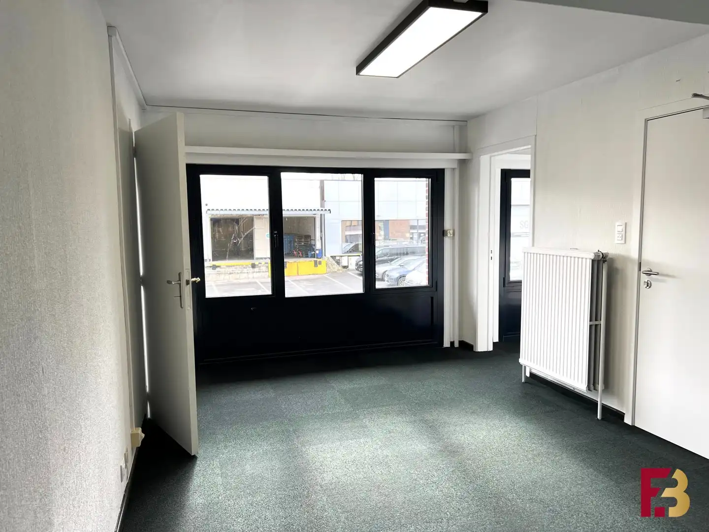 Kantoorruimte met woongedeelte nabij E40/E17/R4 foto 6