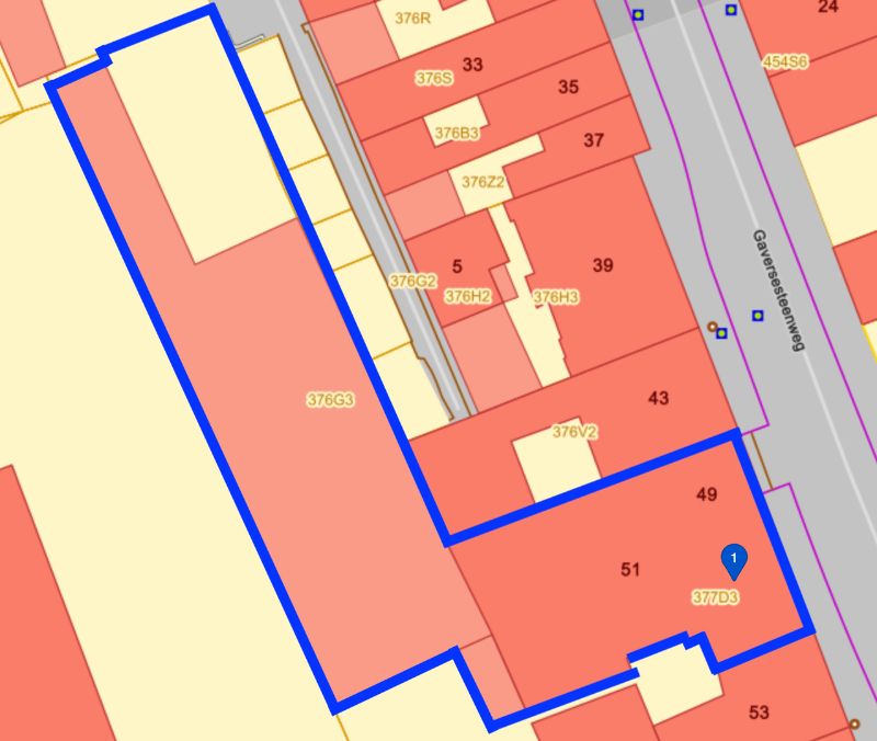 Gebouw voor gemengd gebruik bestaande uit commerciële ruimte (showroom of kantoren) met aansluitend grote loods en 4 appartementen waarvan 2 in casco staat. Vele mogelijkheden: zowel commercieel als kantoren. foto 3