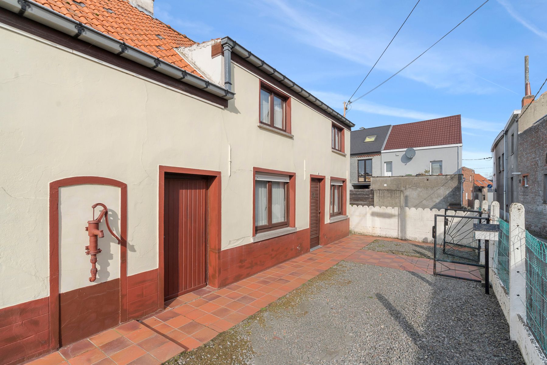 TE KOOP - te renoveren woning op rustige locatie  foto 3