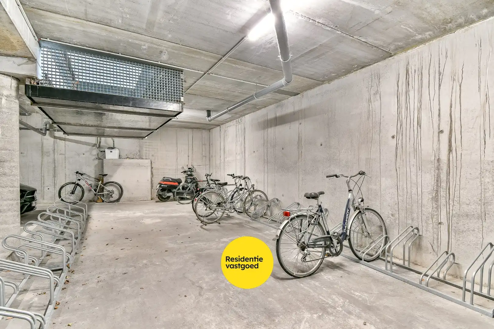 Ondergrondse parkeerplaatsen te koop in het centrum van Gistel foto 5