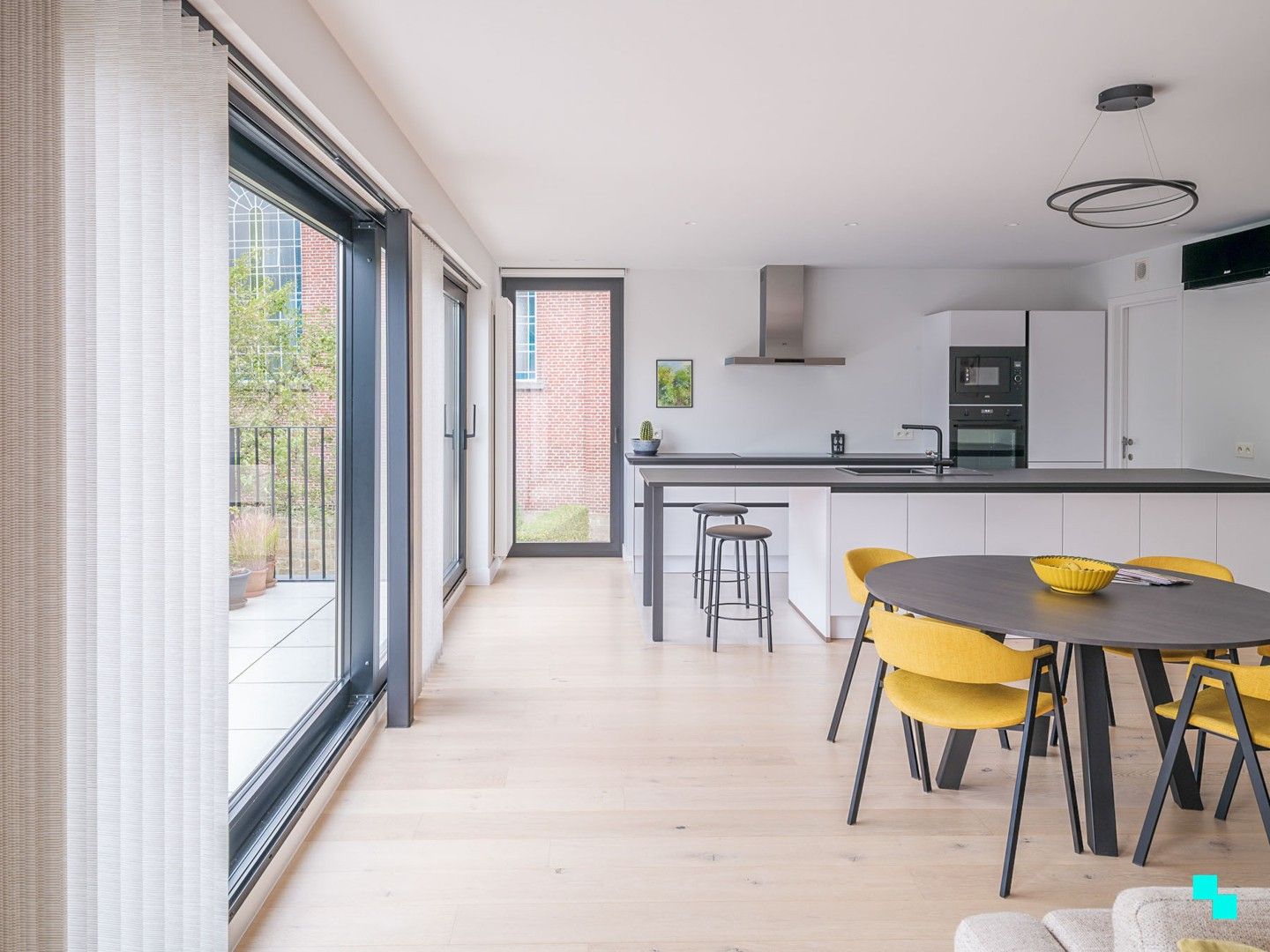 Zonnig appartement met twee slaapkamers te Balegem dorp foto {{pictureIndex}}