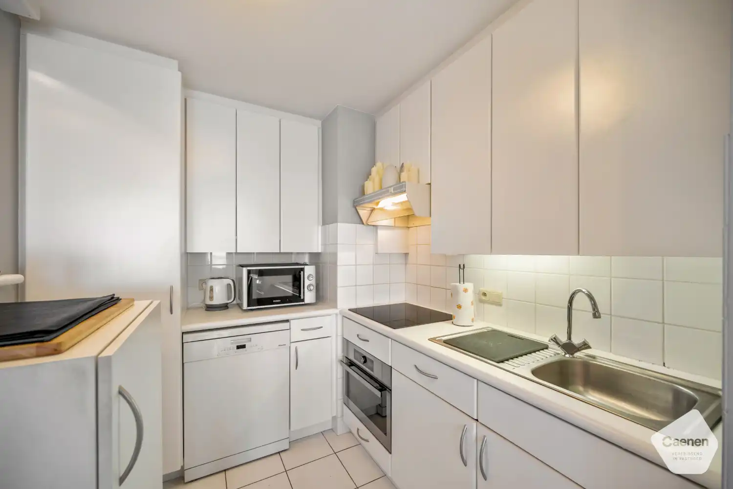 Lichtrijk twee slaapkamer appartement met terras op toplocatie foto 6