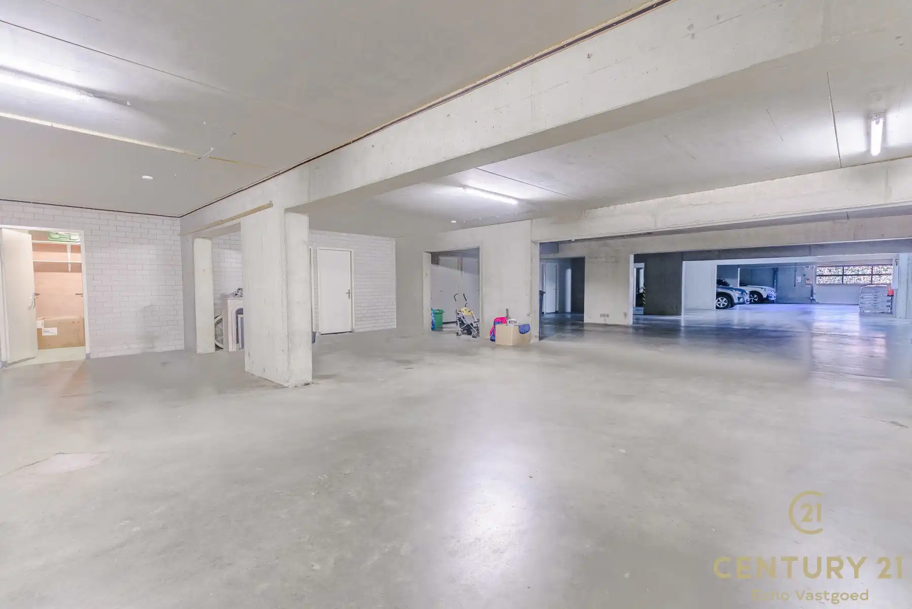 Ruim 2-slaap- 2badkamer appartement met terras en zwembad foto 22