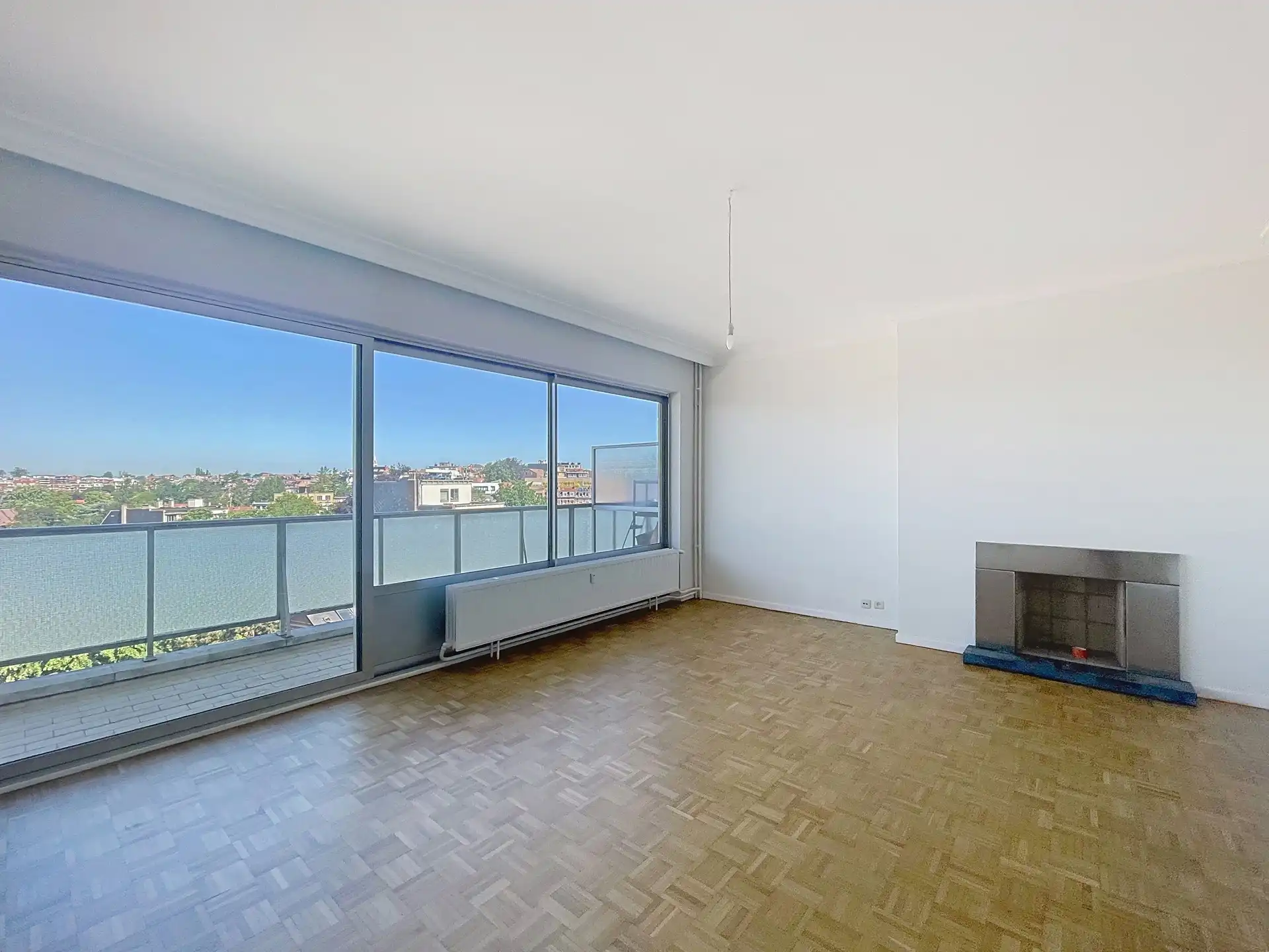 Gerenoveerd appartement met 1 slaapkamer in Brugmann! foto 2