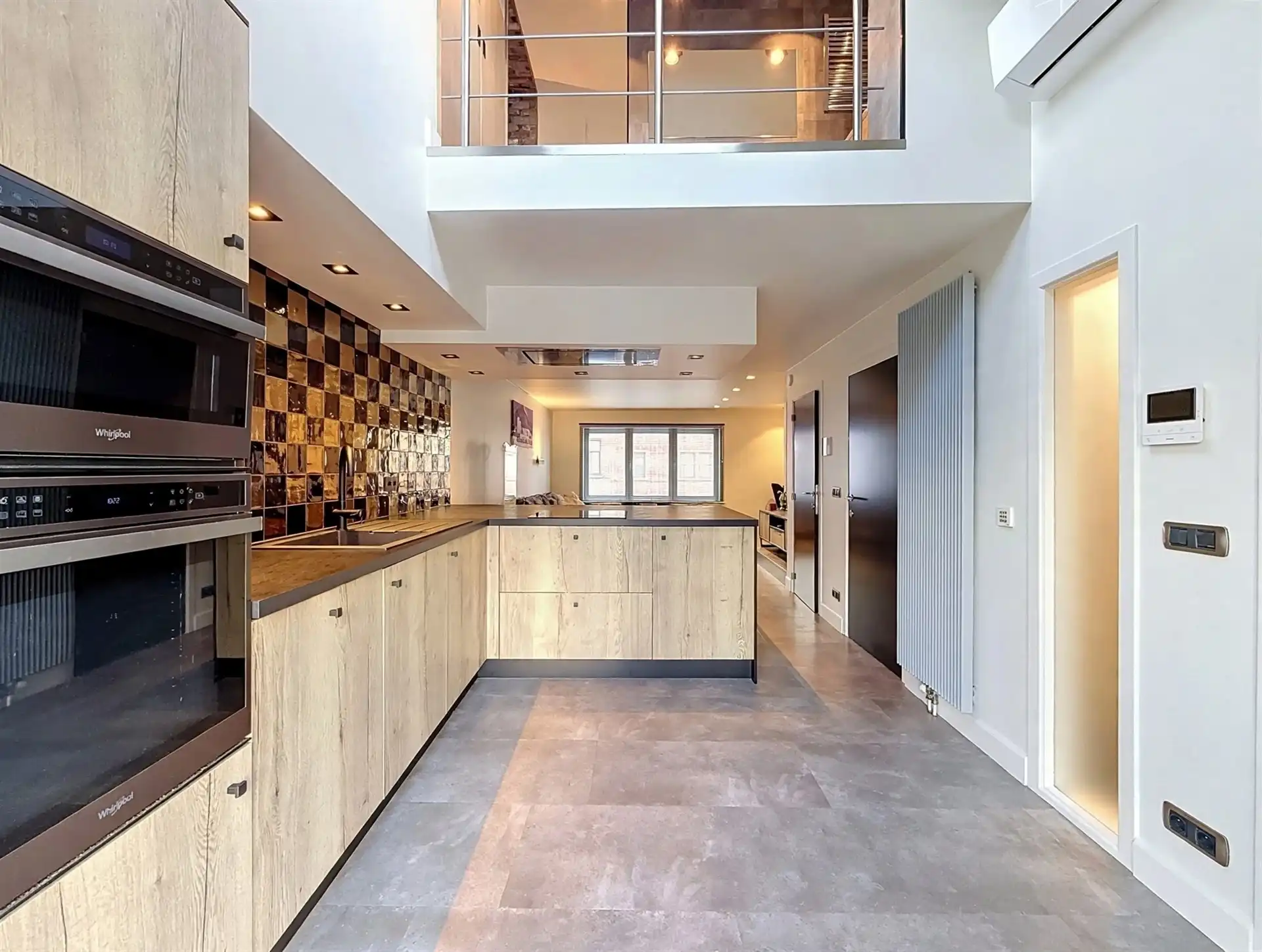VOLLEDIG GERENOVEERD DUPLEXAPPARTEMENT IN SINT-NIKLAAS EPC A & NETTO RENDEMENT VAN 4%!  foto 2