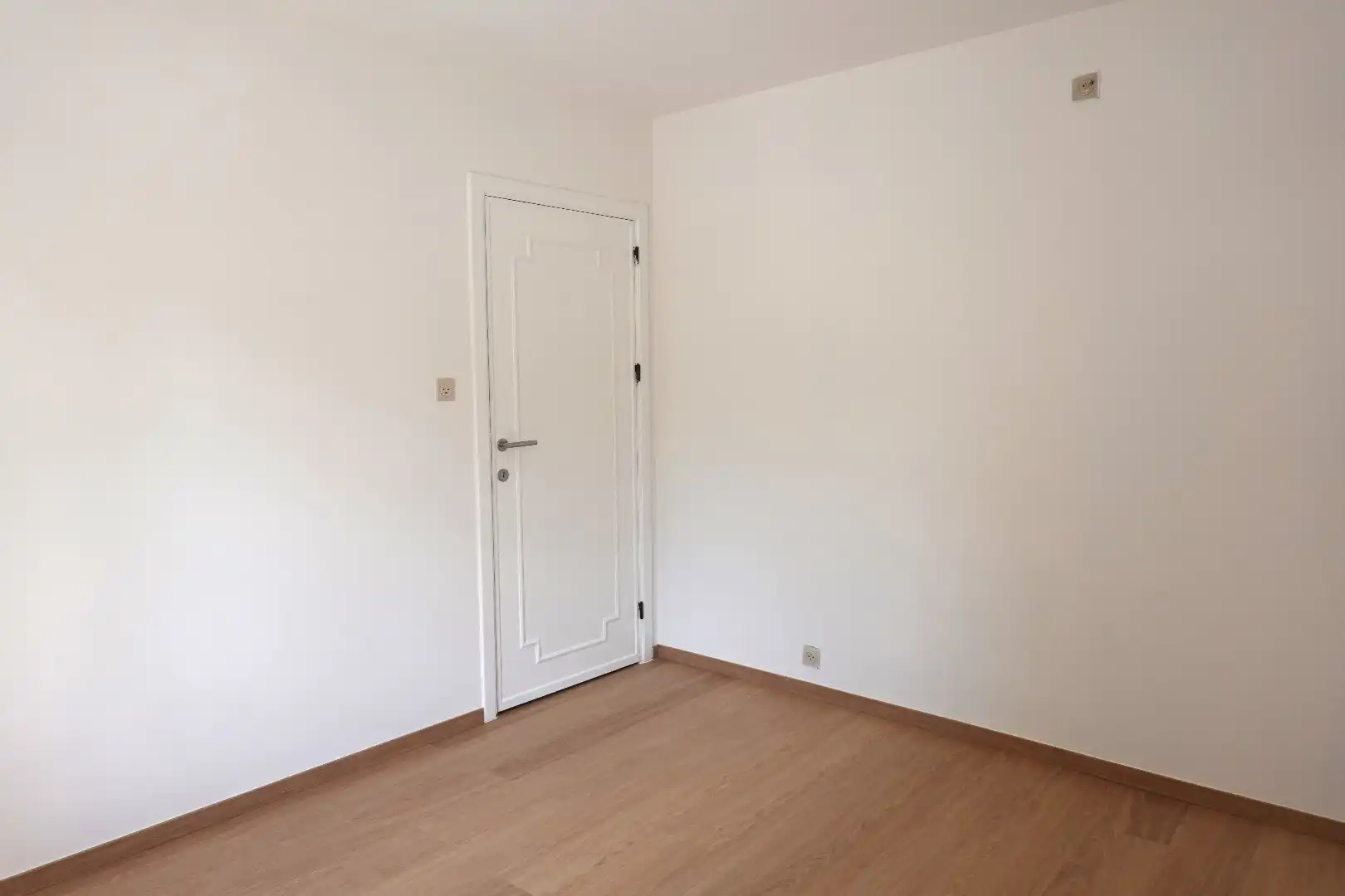 Te huur: ruime woning met 5 slaapkamers, tuin en garage foto 9