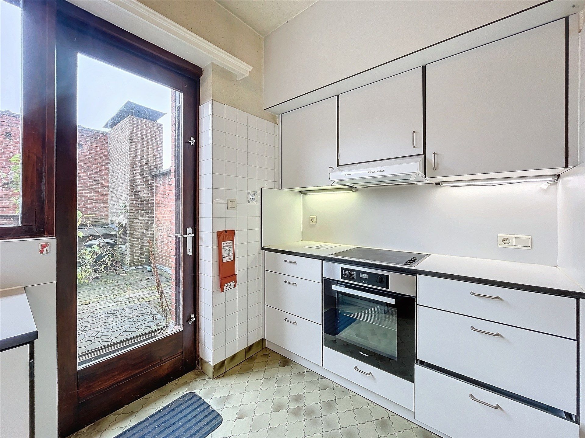 Riant huis (426m²) met 6 slaapkamers en dubbele garage nabij het centrum. foto 10