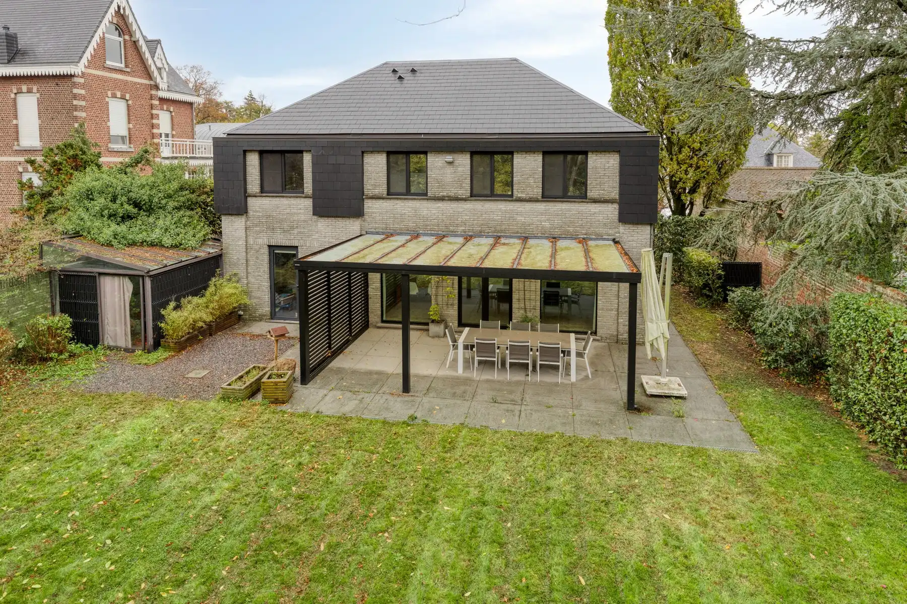 Uitzonderlijke villa met veel privacy en groen foto 25