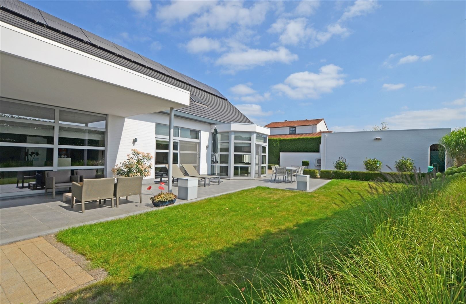 Goed onderhouden villa nabij het centrum foto 26