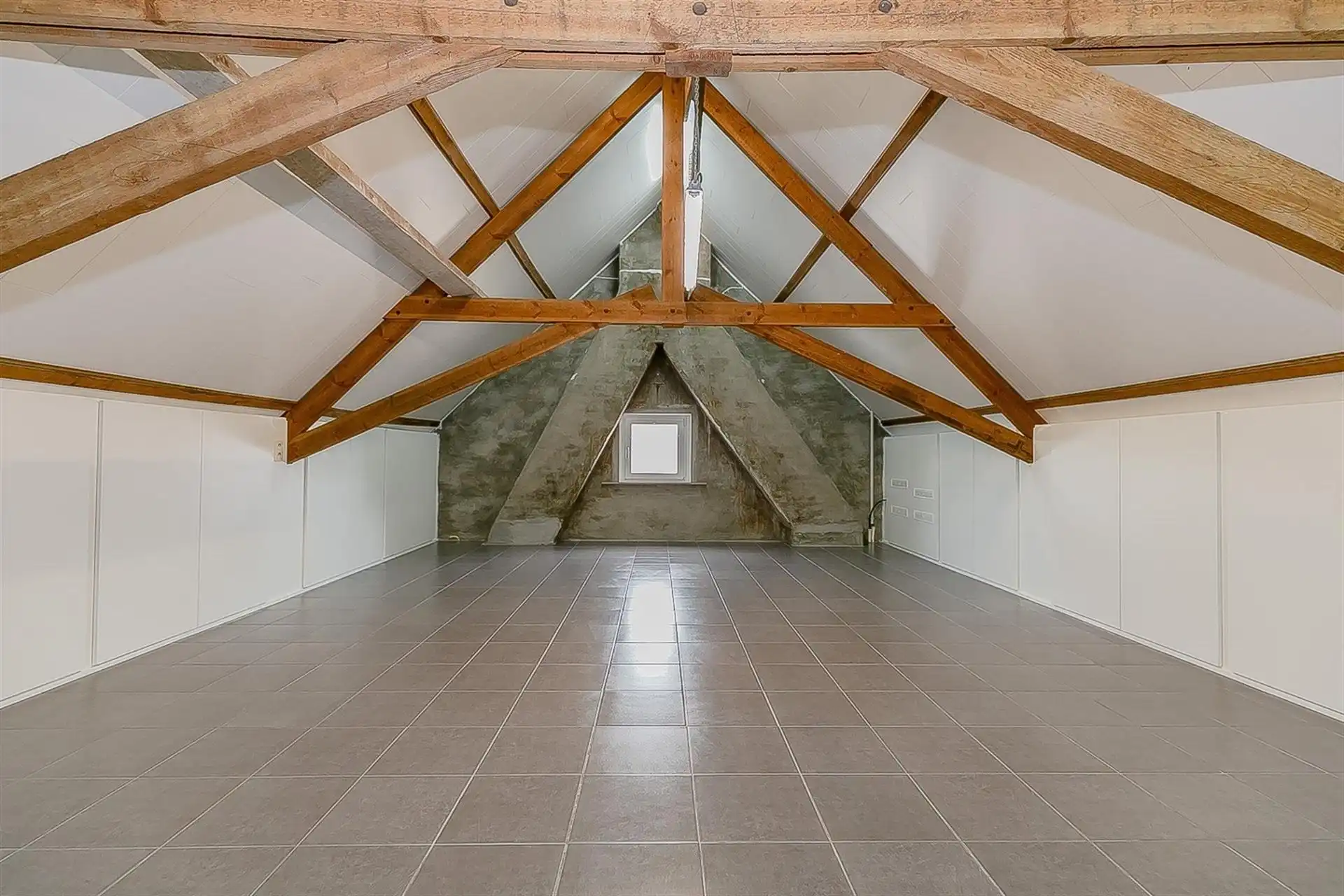 Verrassende, instapklare hoekwoning in Eernegem. foto 8