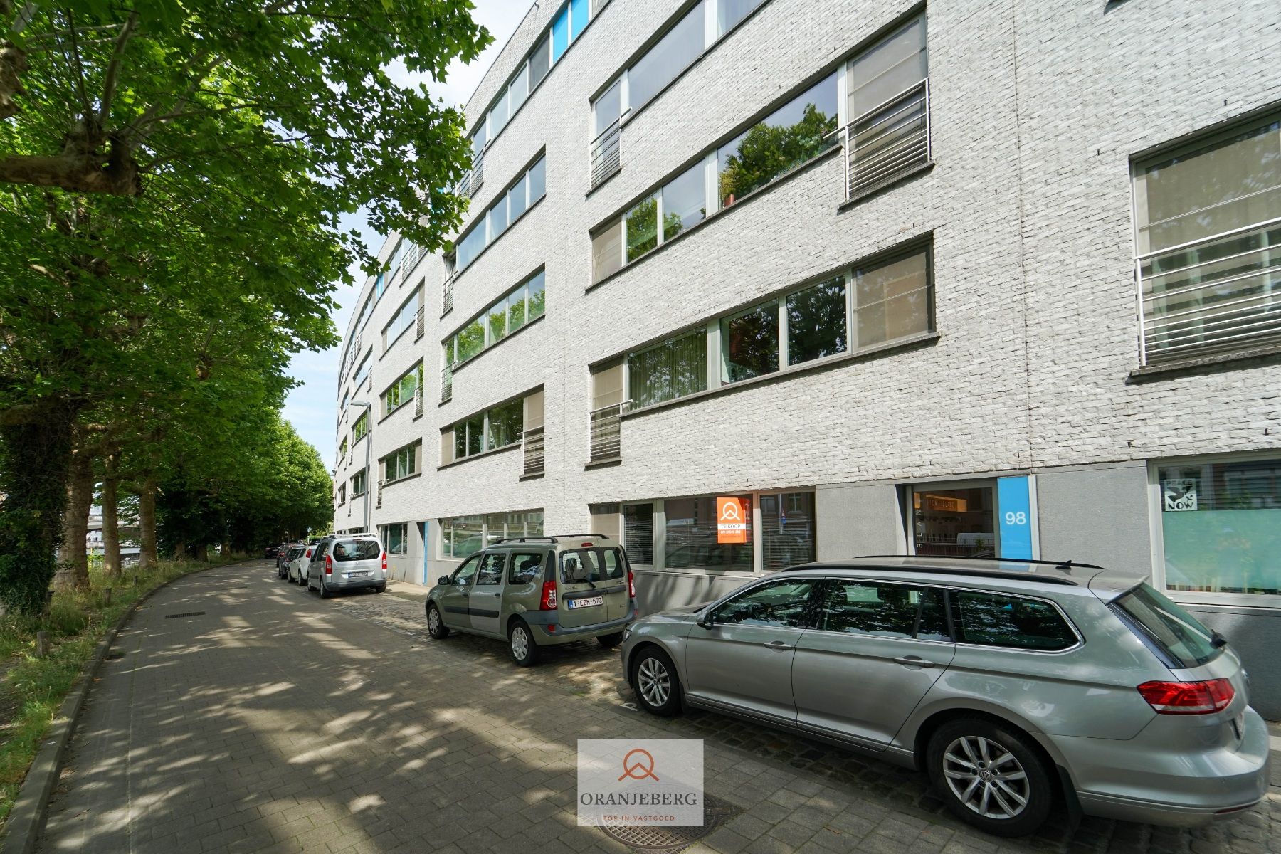 Instapklaar gelijkvloers 2 slpk appartement met tuin foto {{pictureIndex}}
