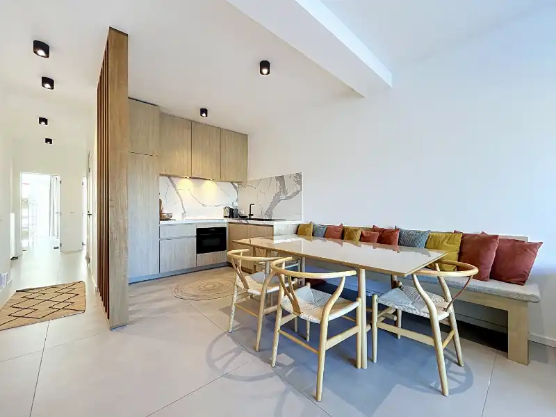 MODERN GELIJKVLOERSAPPARTEMENT OP DE ZEEDIJK VAN OOSTUDINKERKE foto 13