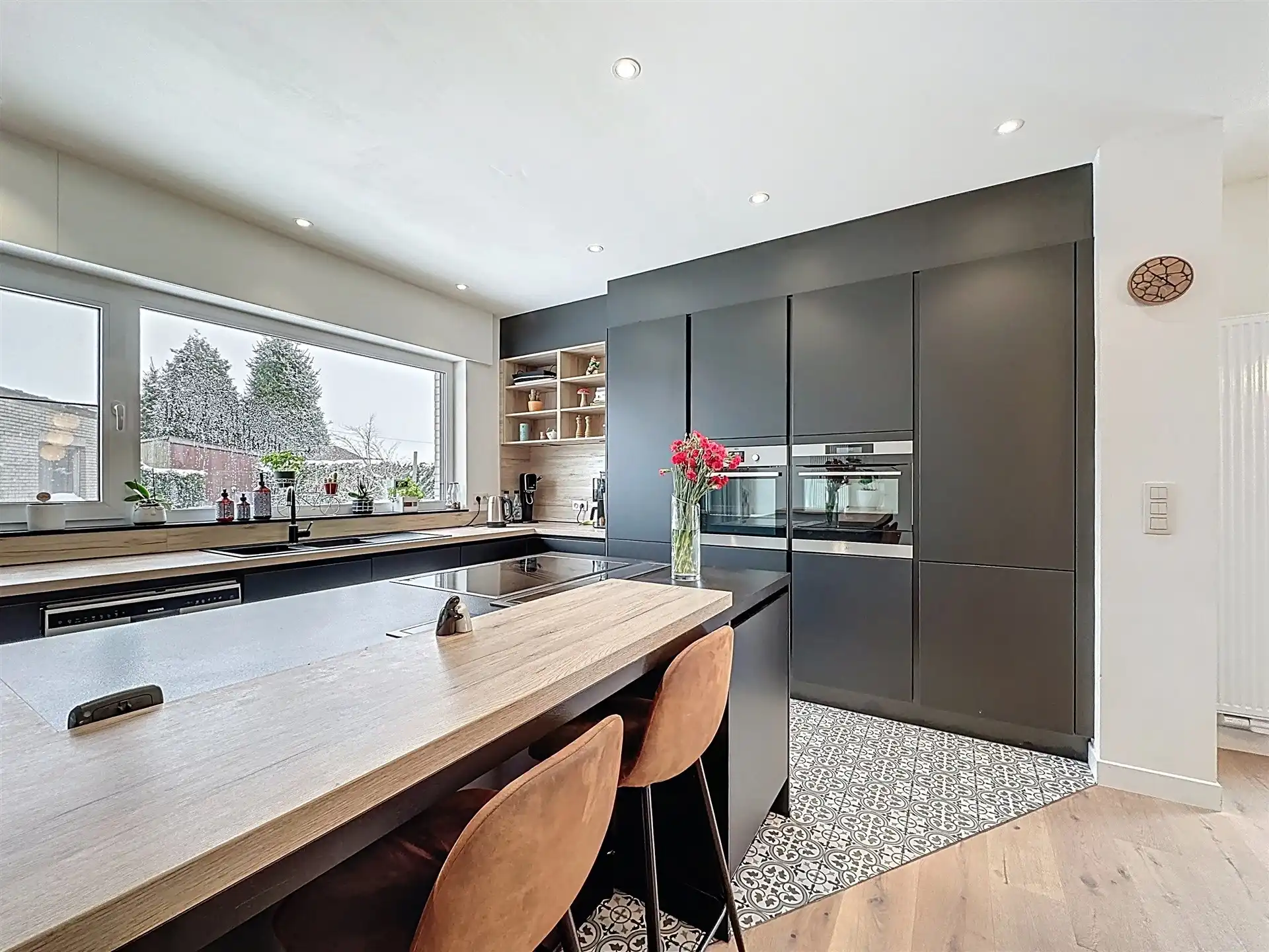 Ruime open bebouwing met 5 slaapkamers op perceel van 751m²  foto 3