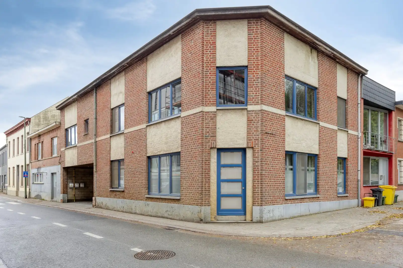 Appartement met 3 slaapkamers, autostaanplaats en terras in het centrum van Lubbeek – EPC 220 kWh/m² - bewoonbare opp. 182 m² foto 2