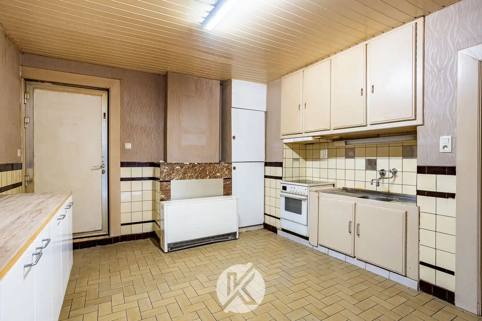 Te renoveren woning met garage foto 8