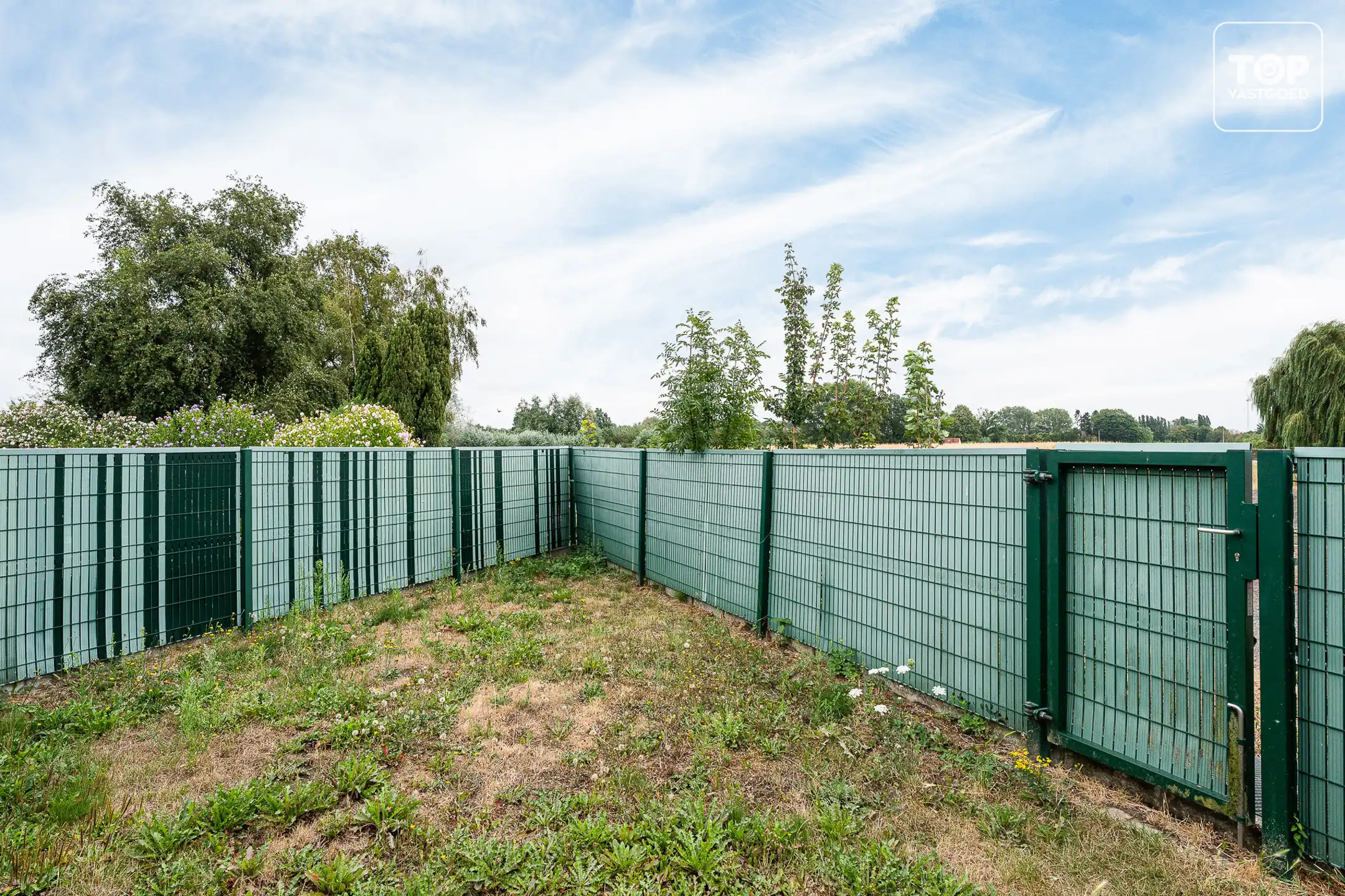 Instapklare gezinswoning met tuin en open zicht foto 26