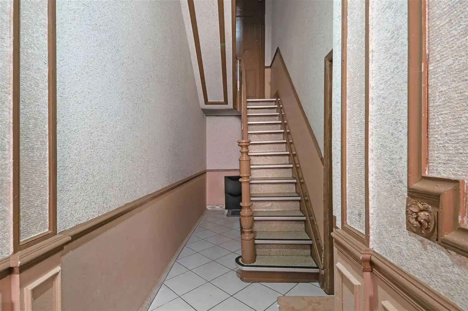 Gelijkvloersappartement met 2 grote kelders foto 12