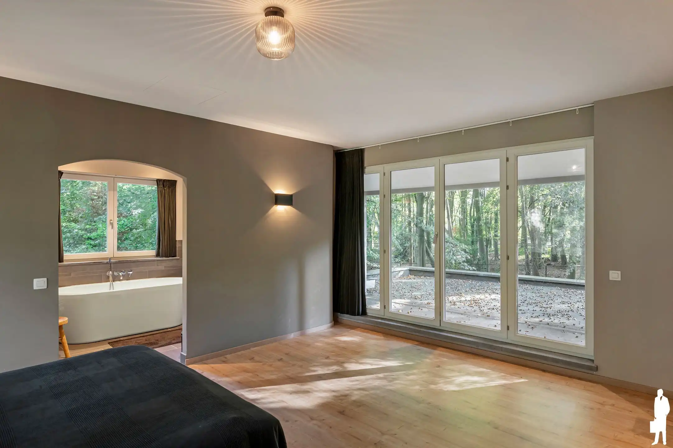Ruime villa met 4 slaapkamers, 3 badkamers en dubbele garage in het groene Dennendael te Heide. foto 18