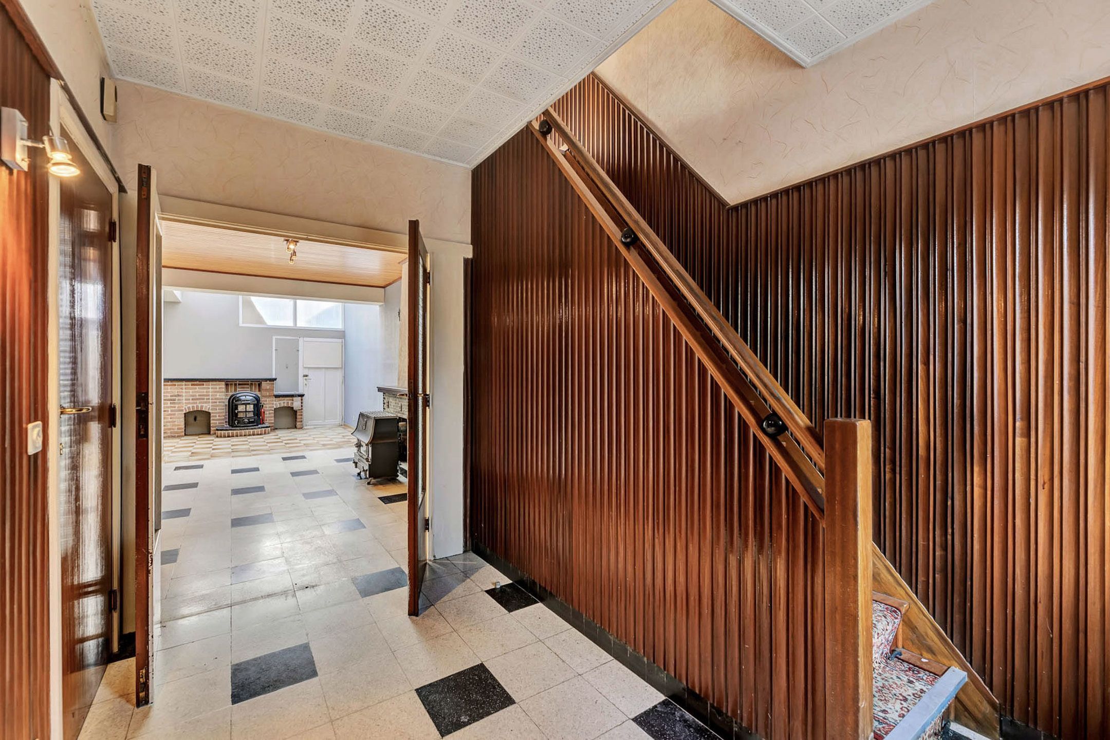 Ruime te renoveren woning op toplocatie foto 2