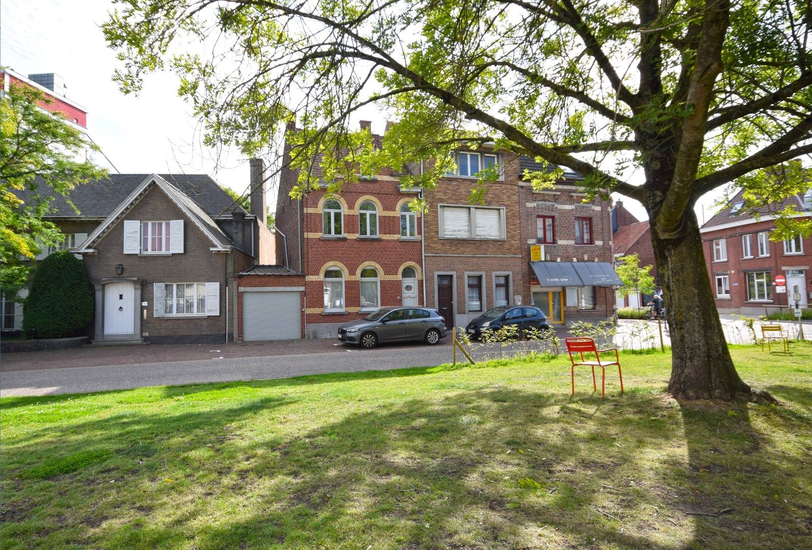 Charmante Herenwoning te Koop in Roeselare – Unieke Locatie nabij Station en aan Groen Pleintje foto 21