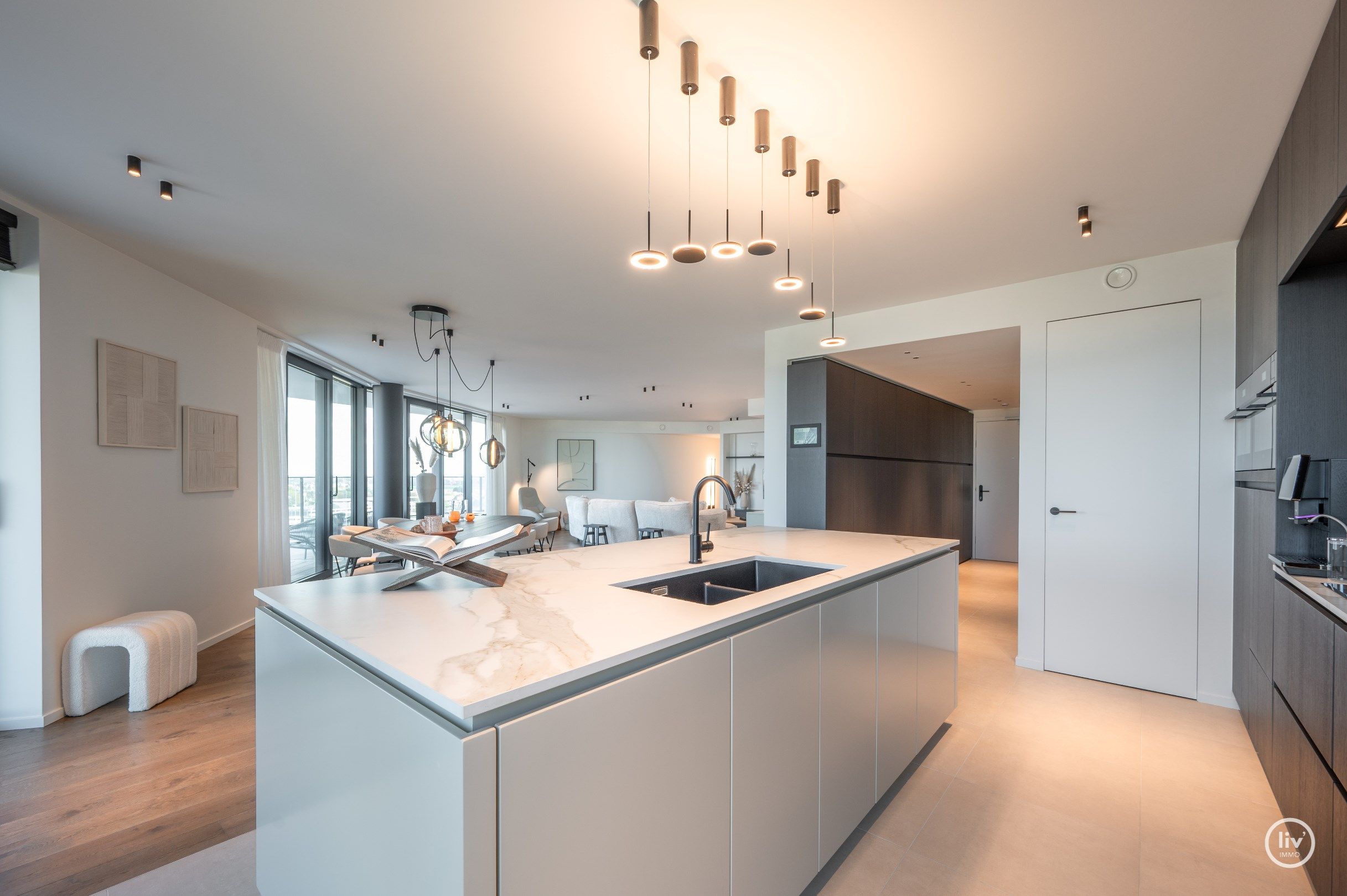 Luxueus , dubbel appartement (208 m2) met magnifieke zichten gelegen in residentie 'the tower' in Duinenwater.  foto 6