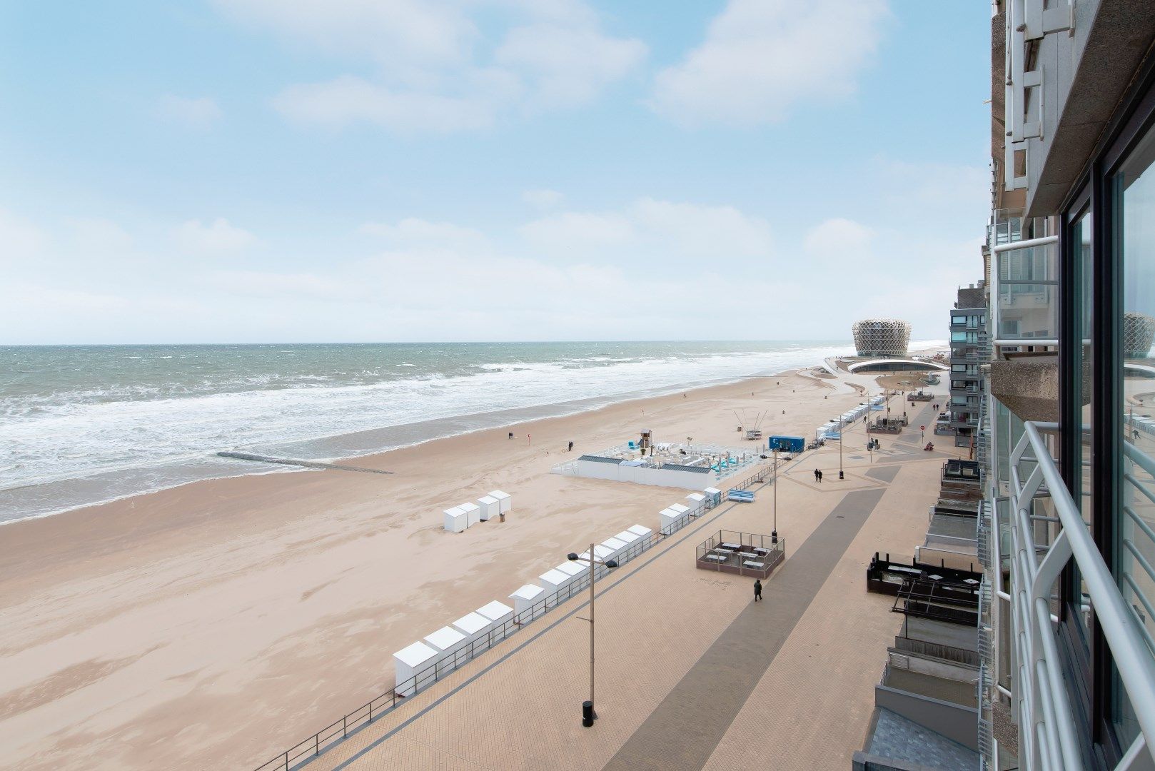 Prachtig afgewerkte studio op de Zeedijk van Middelkerke met aparte slaaphoek foto 10