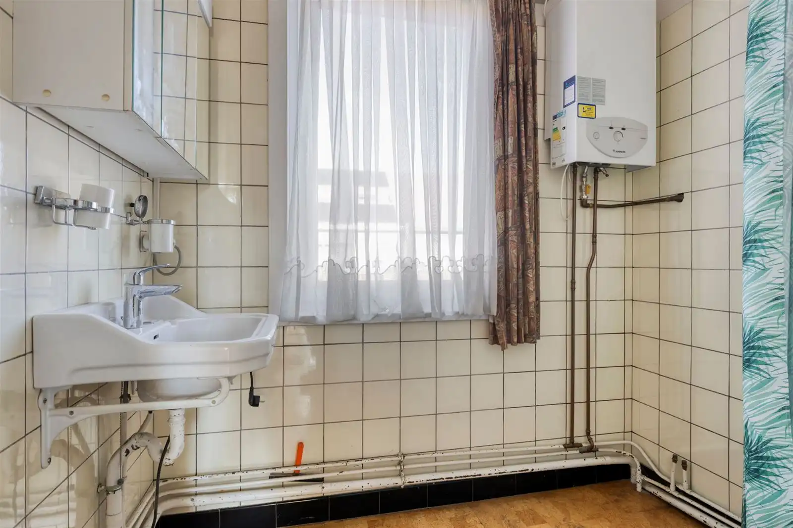 Woning in rusige woonwijk met aparte garage foto 29