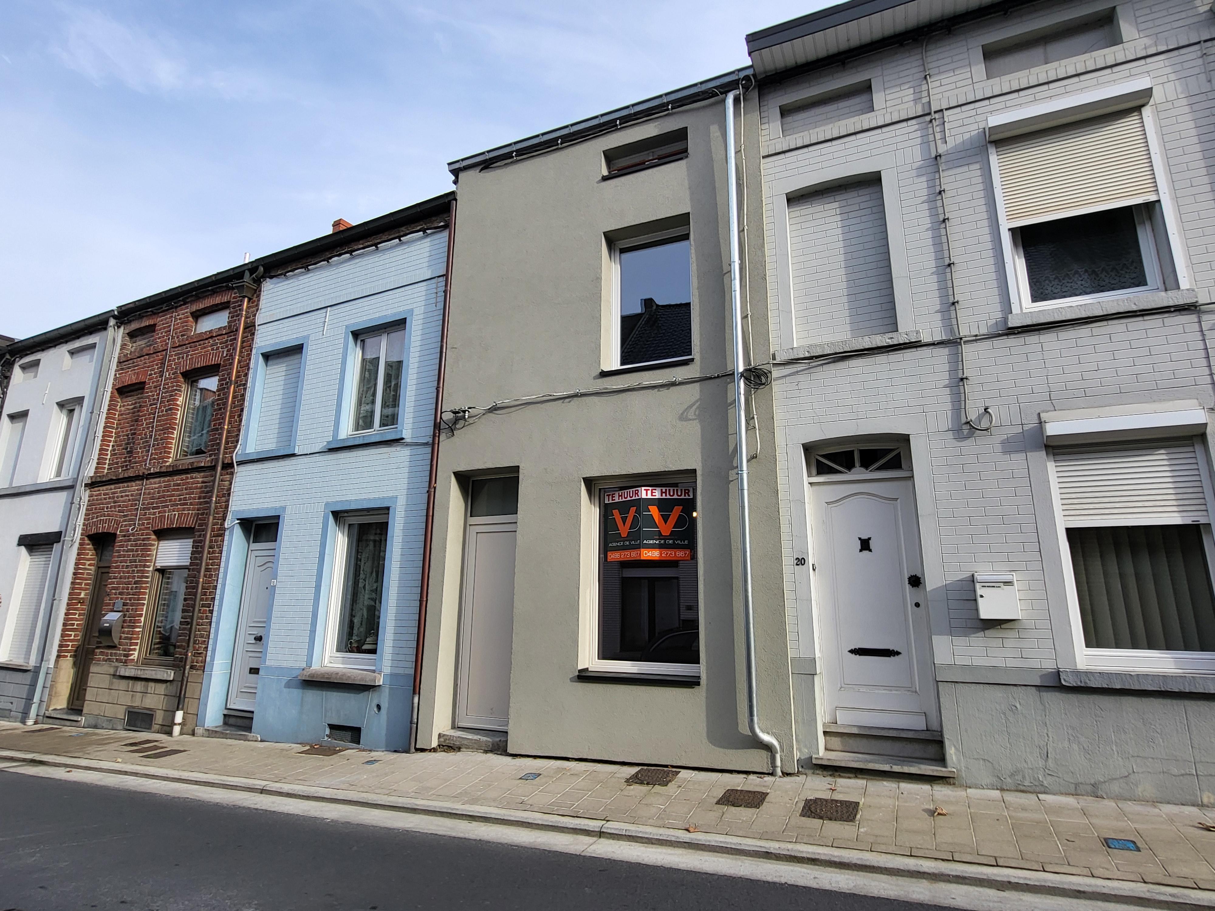 Deze volledig gerenoveerde woning (2025) biedt modern wooncomfort op een centrale ligging in het centrum, met winkels, scholen en openbaar vervoer op wandelafstand.  foto 27