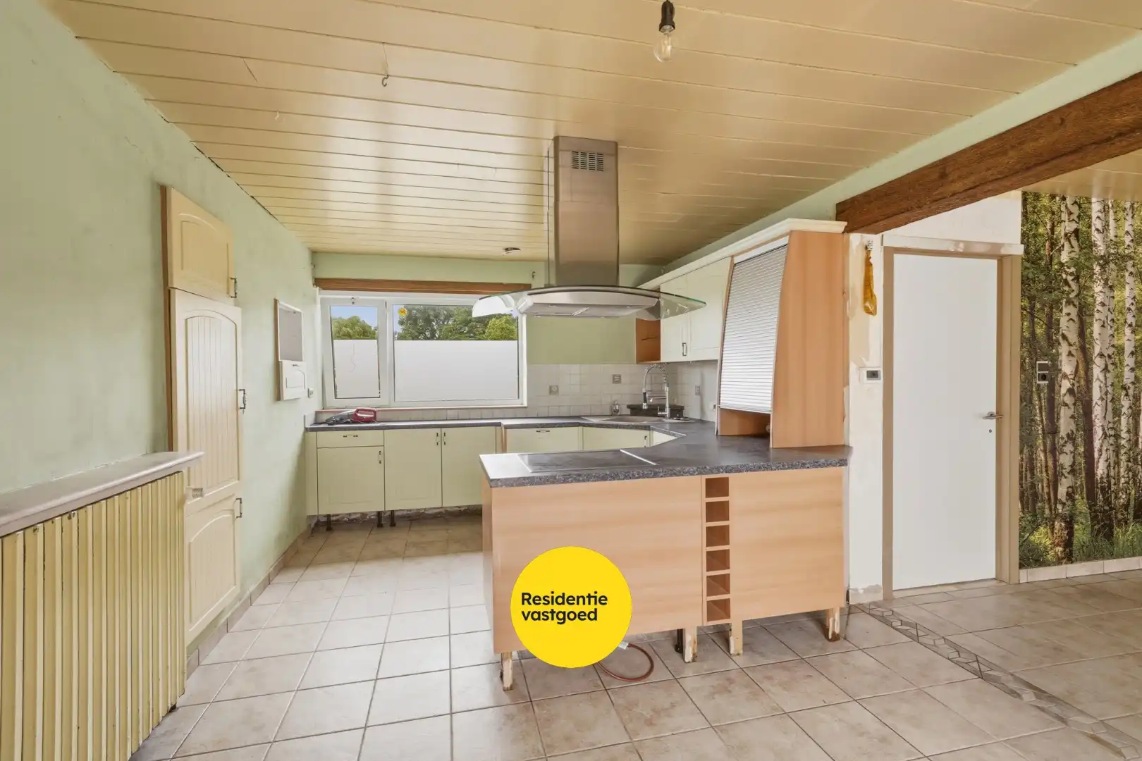 Vrijstaande bungalow met veel potentieel langs het water in hartje Oudenburg foto 12