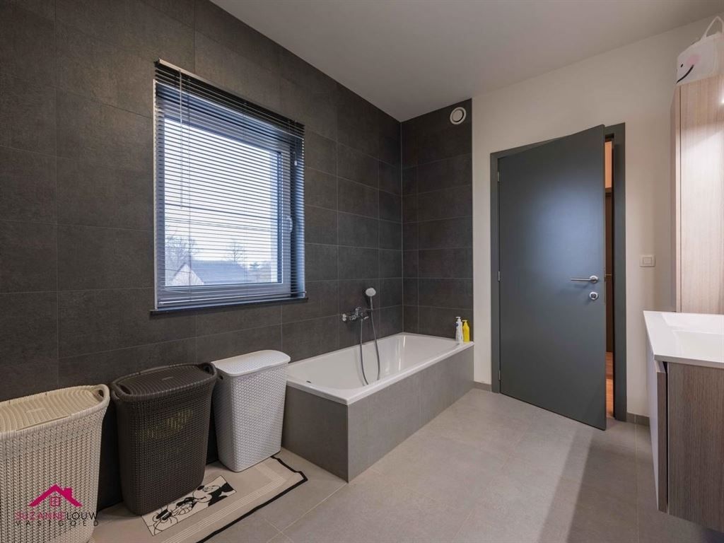 Instapklare half vrijstaande gezinswoning met gezellige tuin foto 24