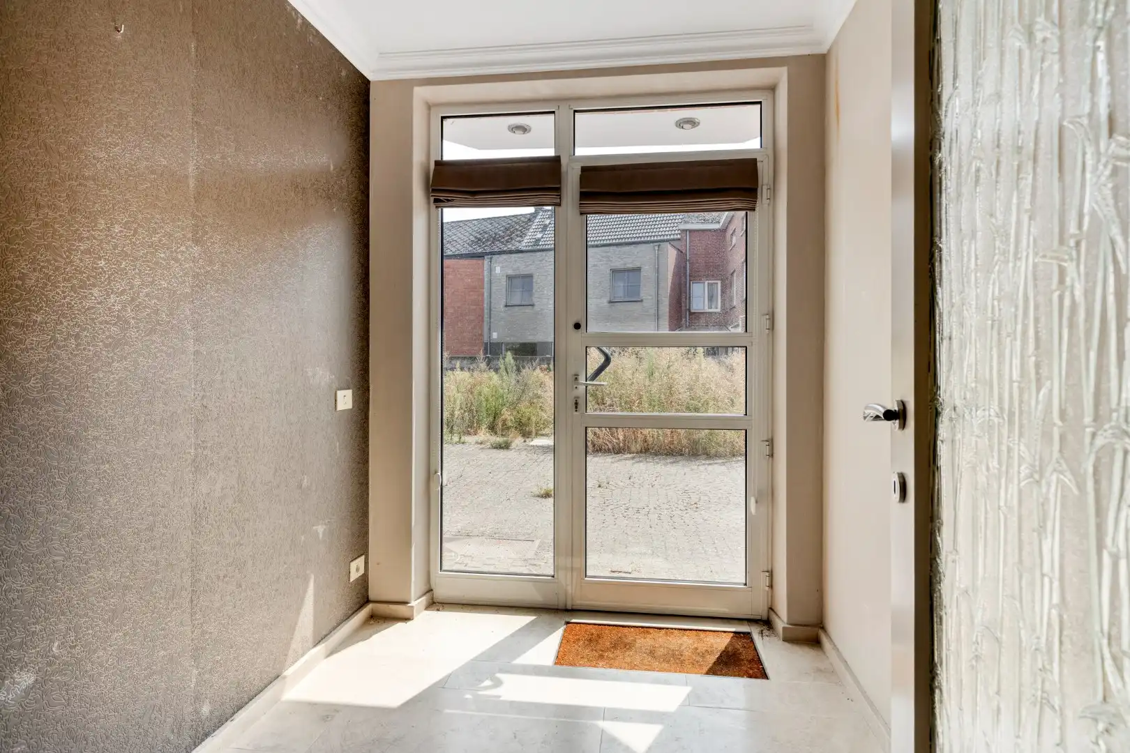 Instapklare woning met 3 SLPKS nabij het centrum van Mol !  foto 3