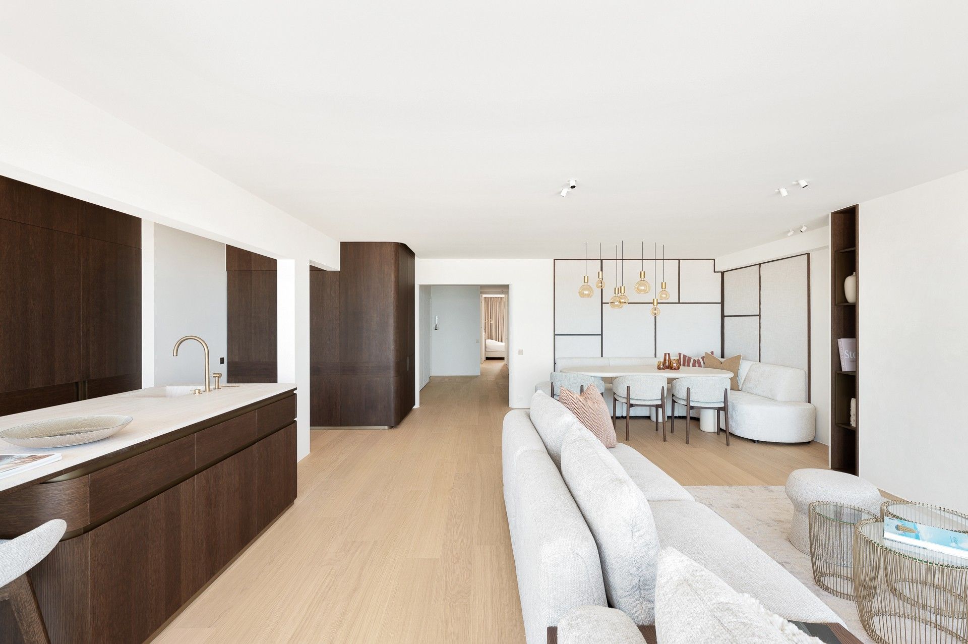 Exclusief en luxueus gerenoveerd appartement met frontaal zeezicht op topligging in Het Zoute foto 14