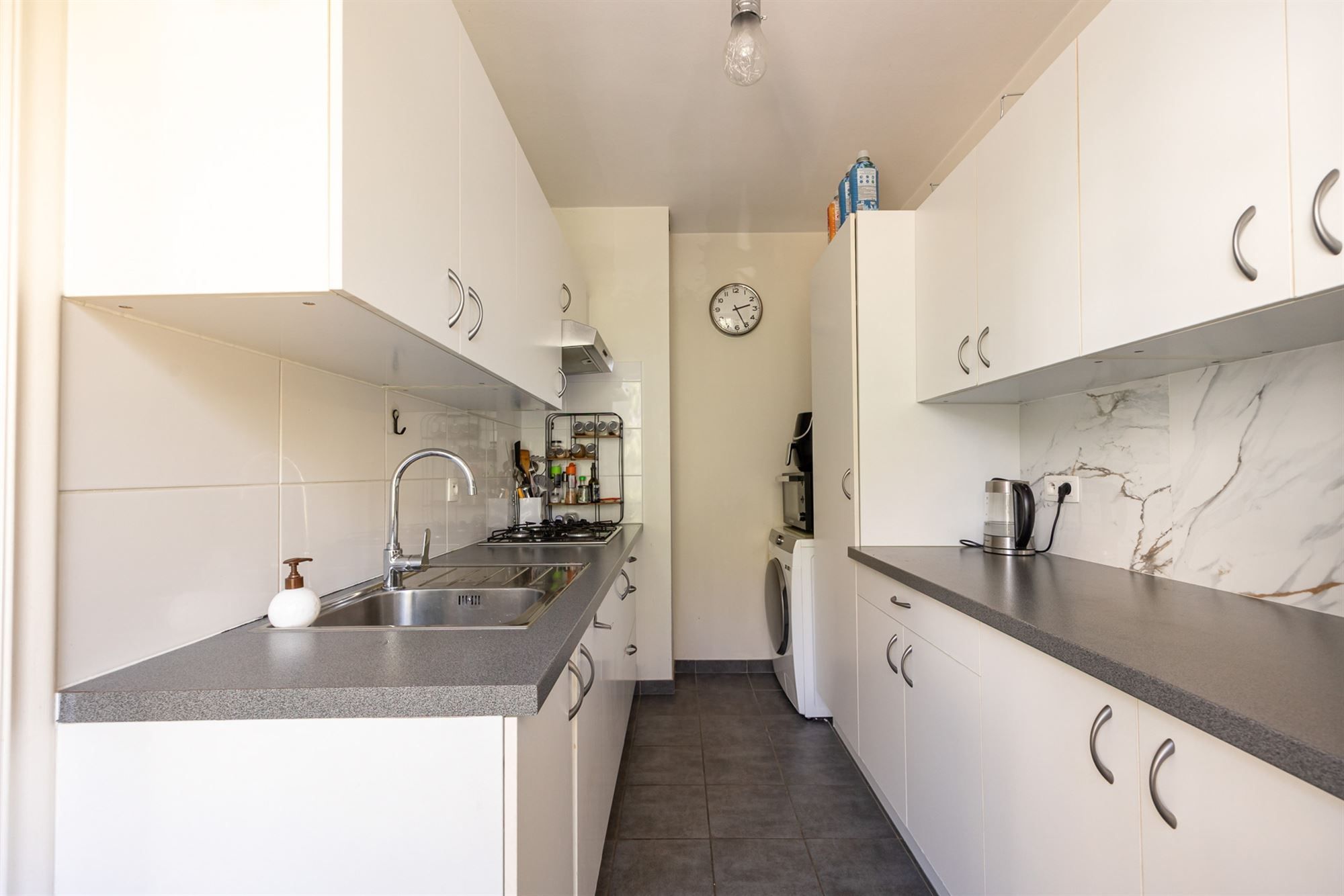 Instapklaar appartement met  zudgericht terras foto 5