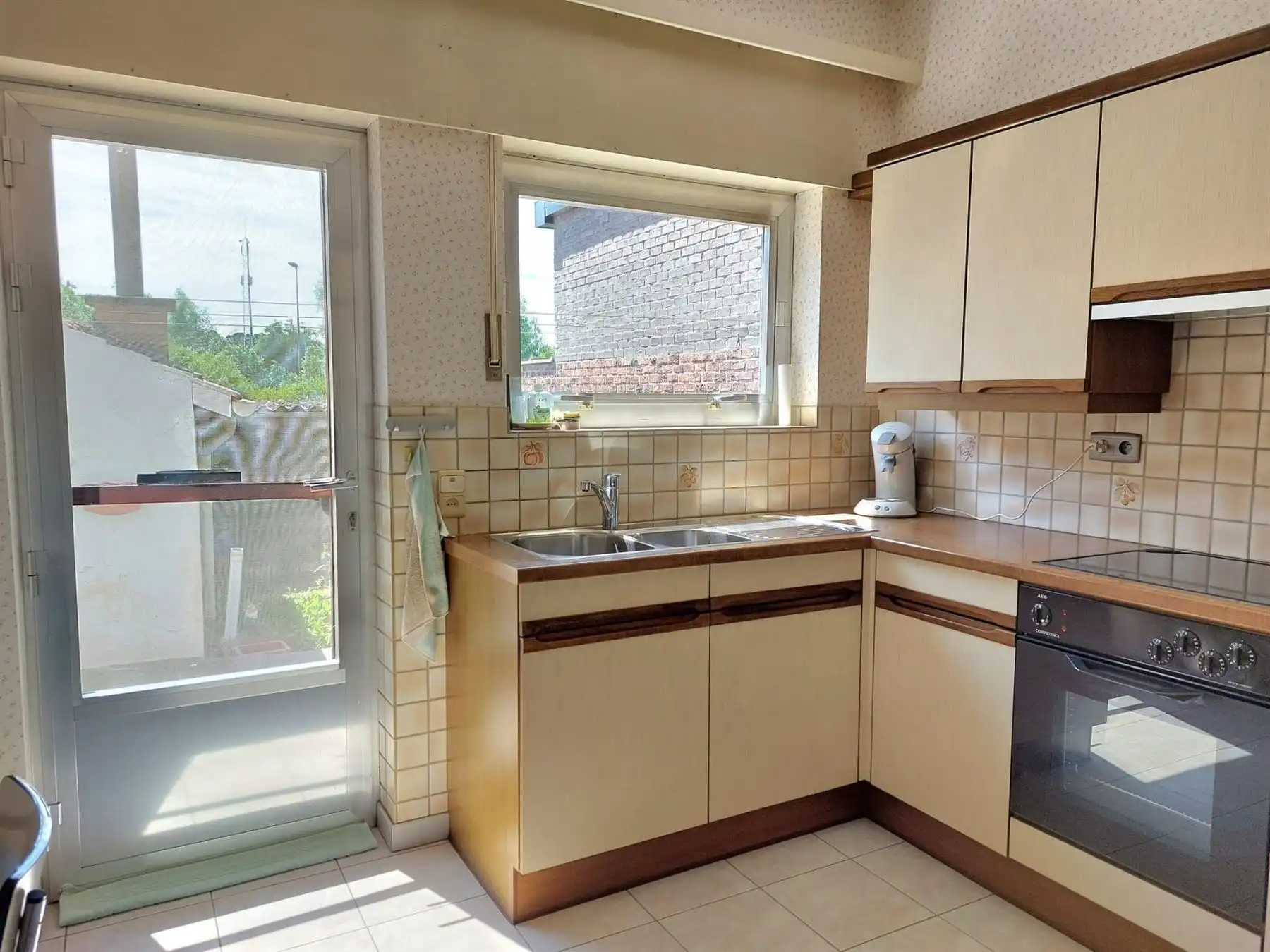 SUPER GELEGEN RIJWONING MET GARAGE  foto 6