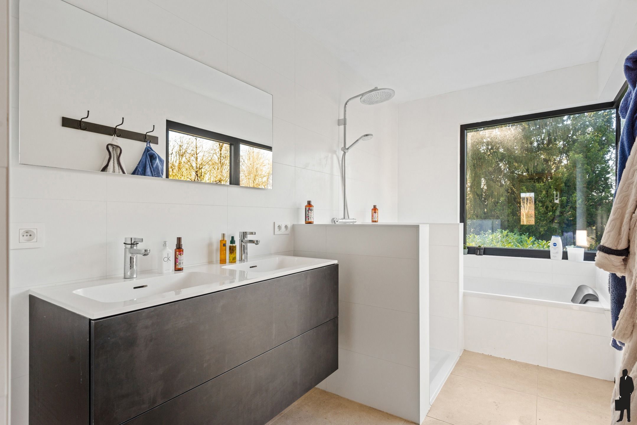 (Deels) gerenoveerde woning met ZW parktuin (ca. 1968m²) foto 25