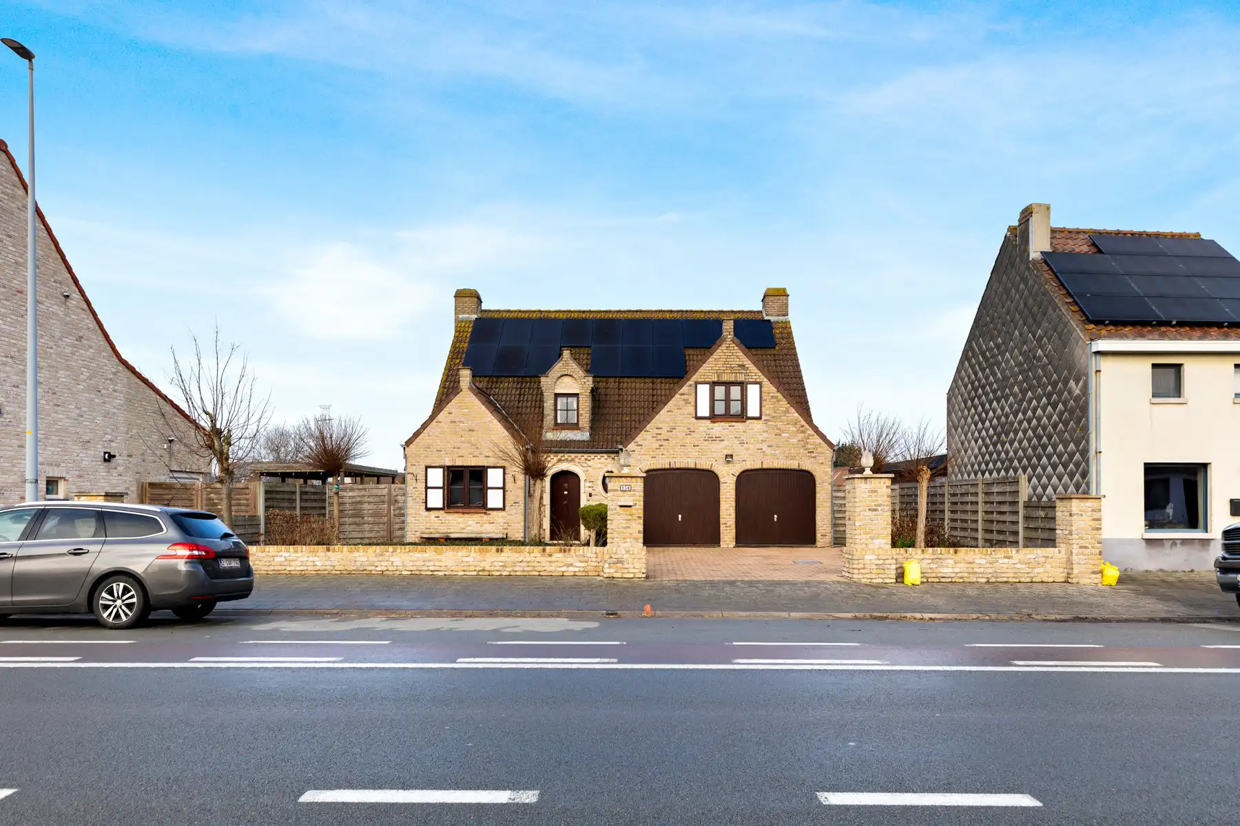 Exclusieve woning met 270 m² comfort op perceel van 998 m² foto {{pictureIndex}}