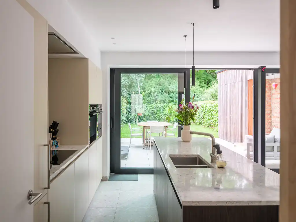 Karaktervol gerenoveerde gezinswoning met o.m. vier slaapkamers en twee badkamers foto 6