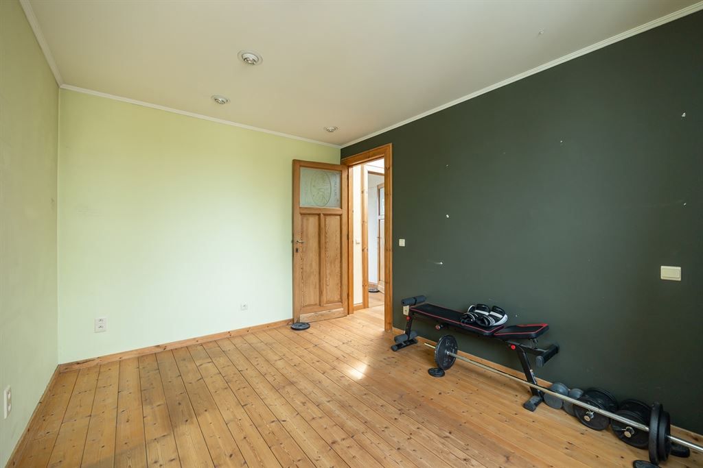 karaktervolle, te renoveren woning foto 16