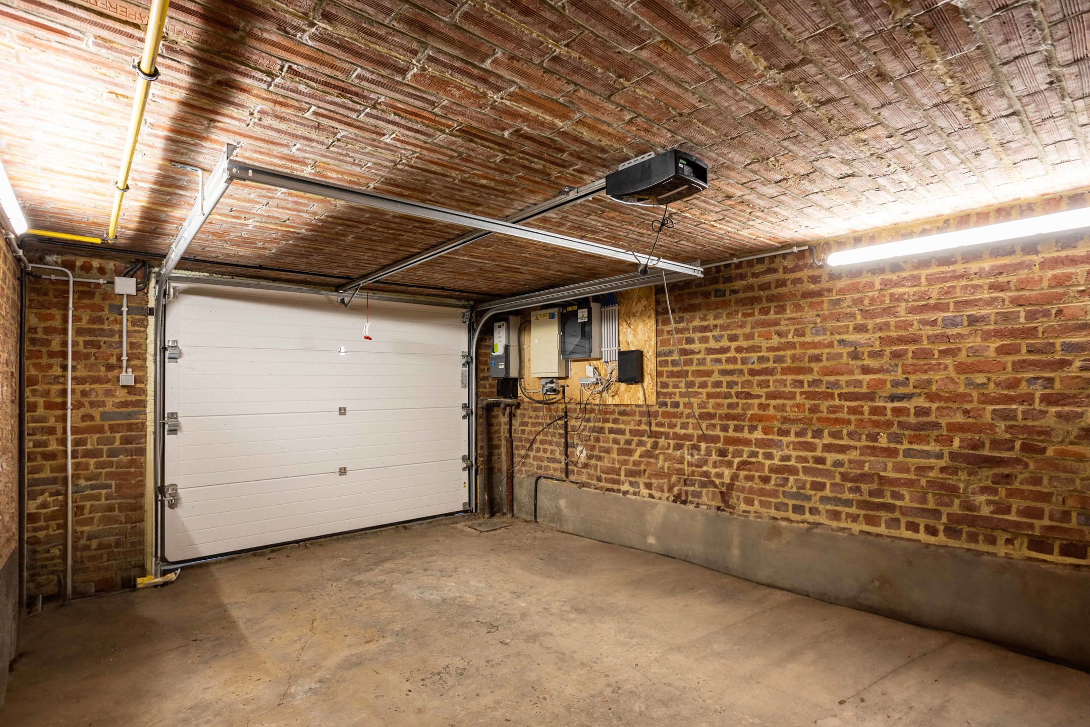 Kwalitatief gerenoveerde driegevelwoning met tuin foto 24