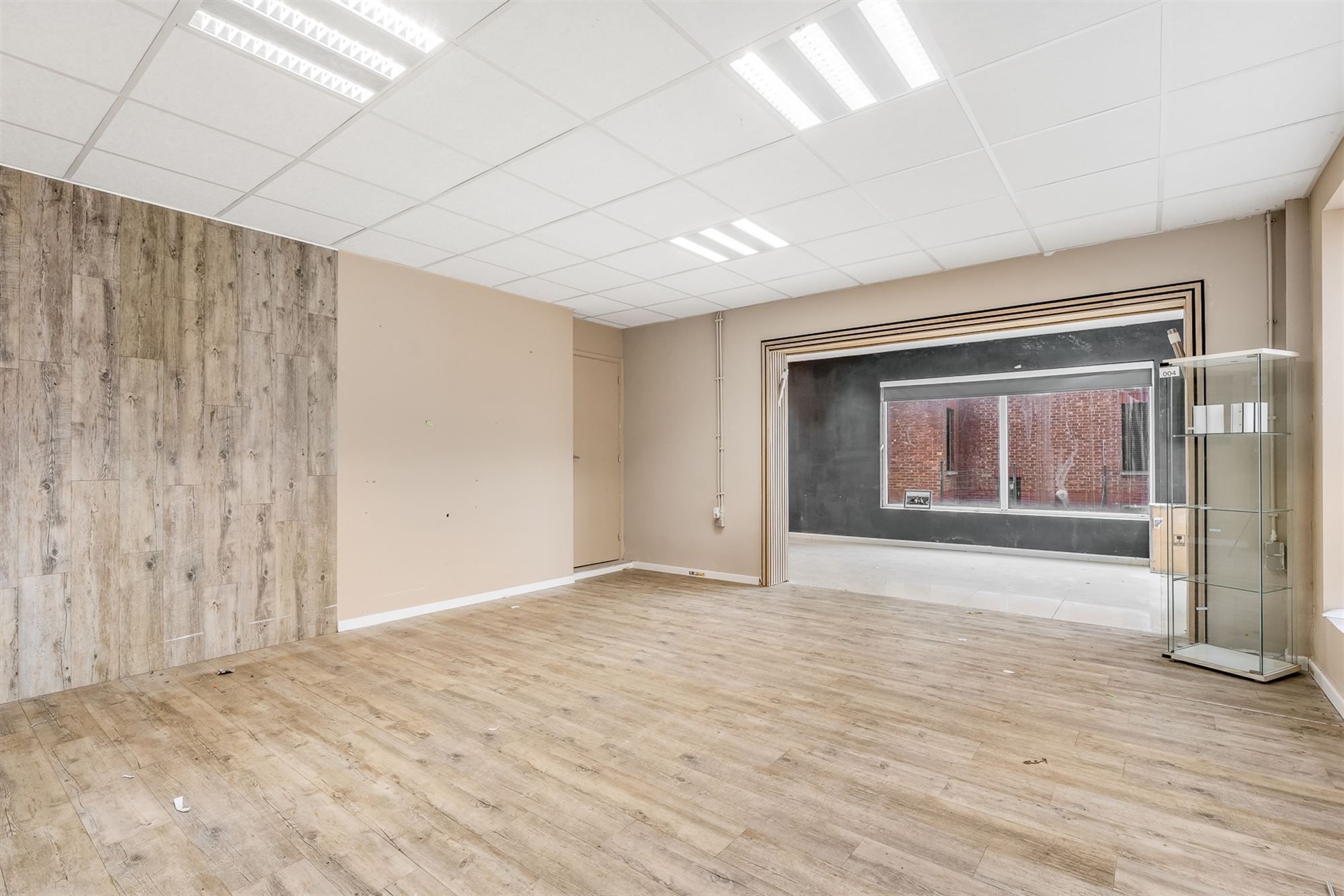 HANDELSHUIS MET RUIM HANDELSPAND EN 2 WOONENTITEITEN OP PERCEEL VAN 9A68CA TE KOERSEL foto 4