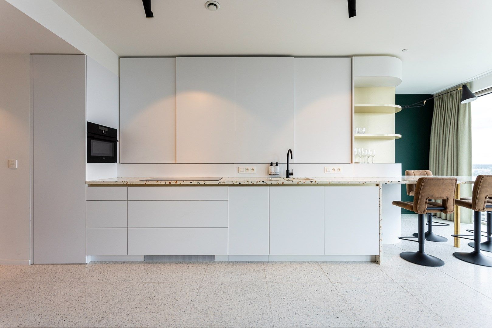 Exclusief wonen in de Antwerp Tower – Luxueus nieuwbouwappartement op de 21ste verdieping foto 3