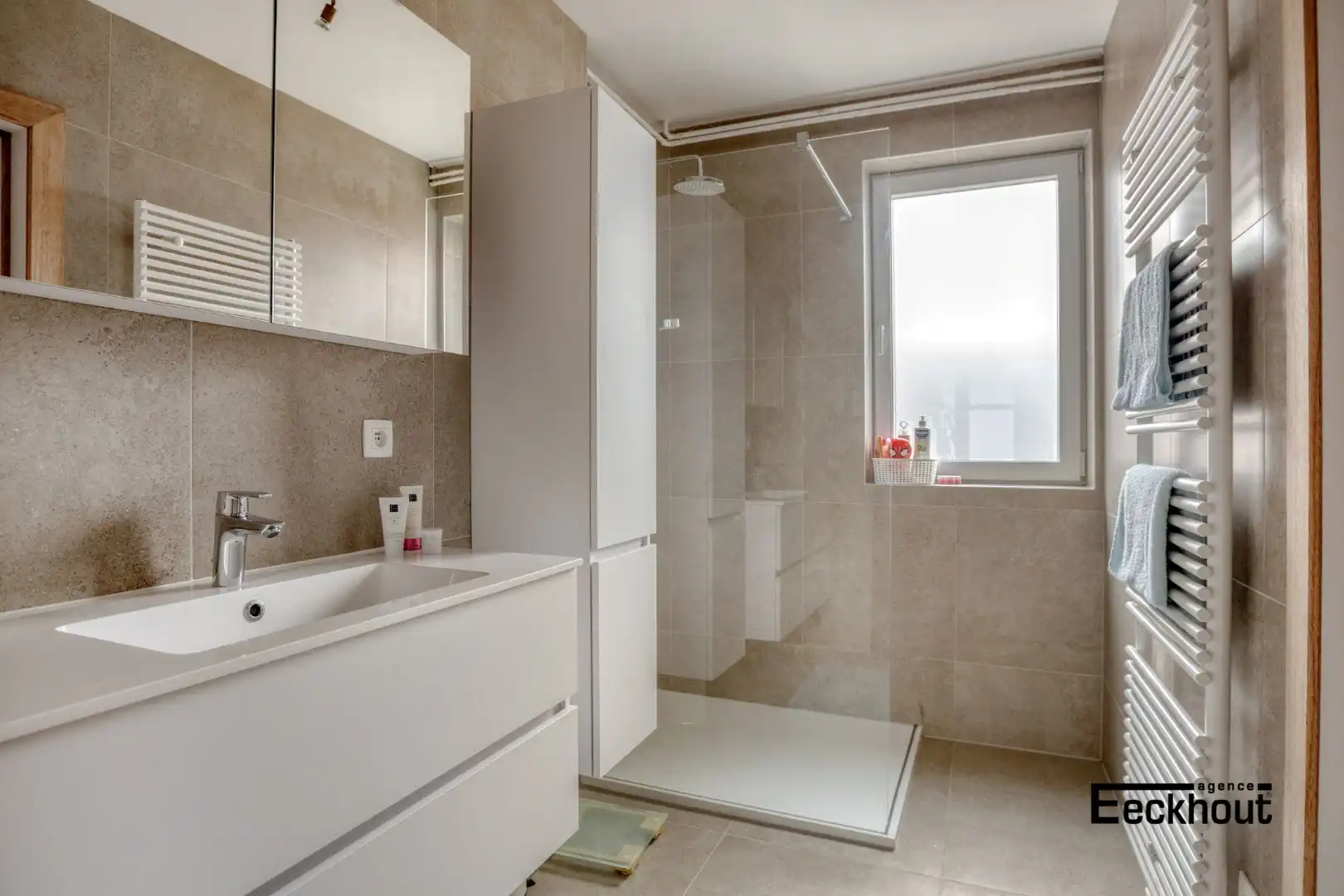 Recent gerenoveerde woning met garage en grote tuin te Bredene! foto 15