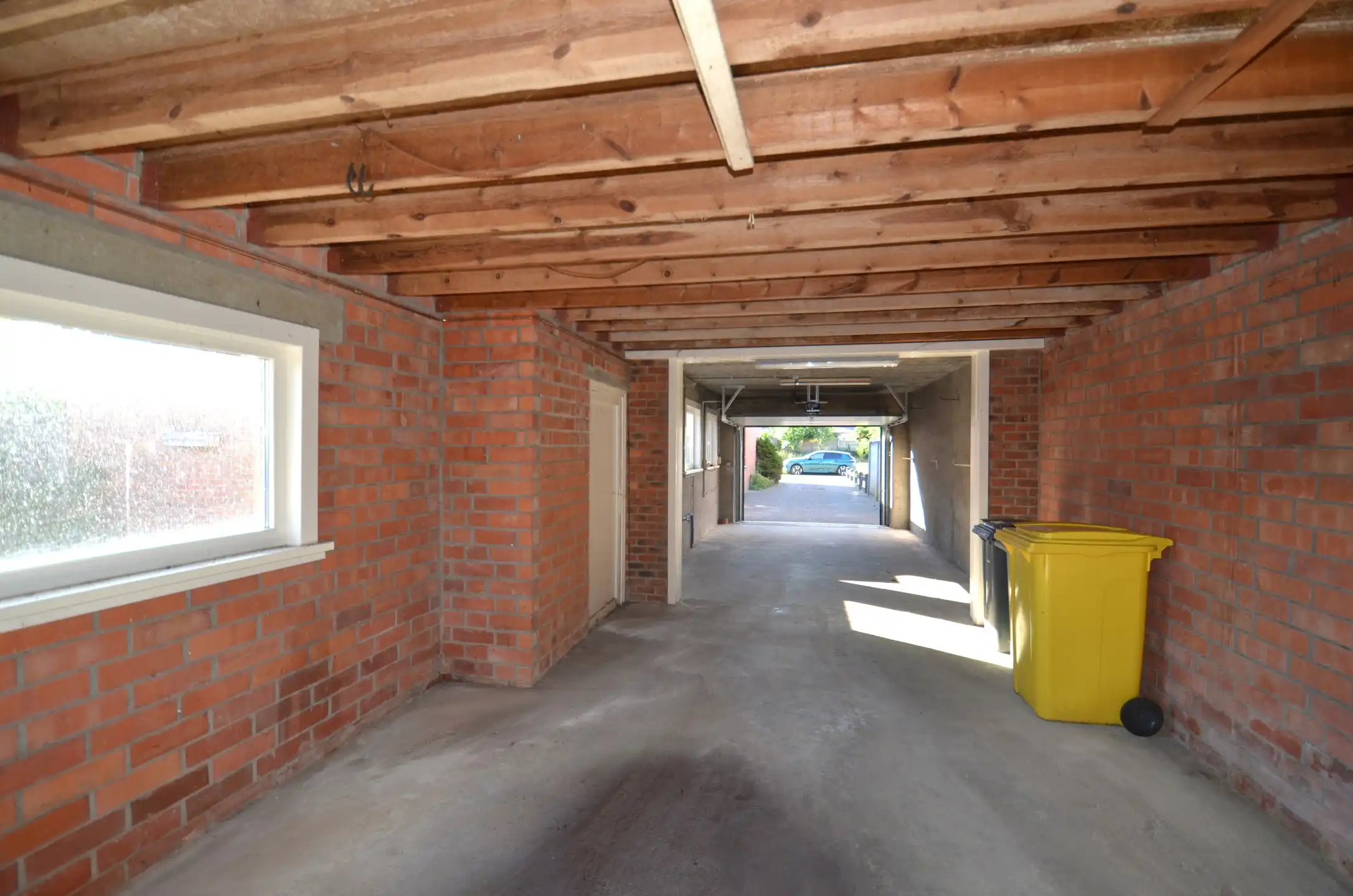 Te renoveren woning met 3 slaapkamers, tuintje en dubbele garage foto 21