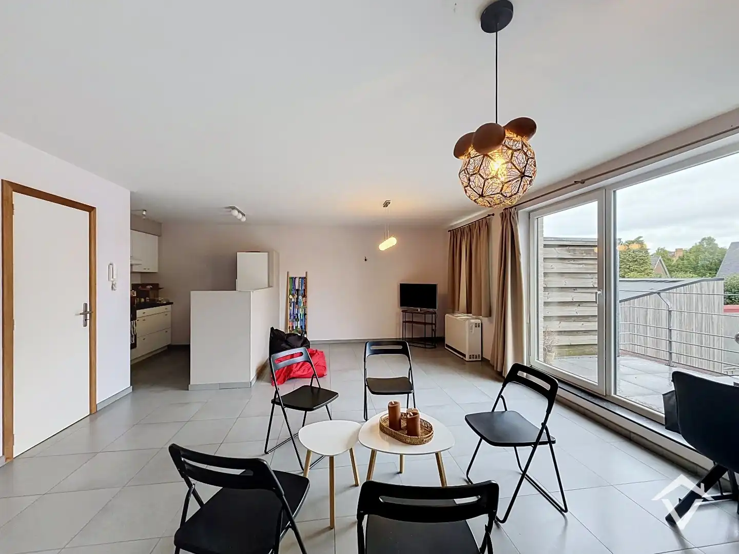 Instapklaar appartement met 2 slaapkamers en garage te Torhout foto 3