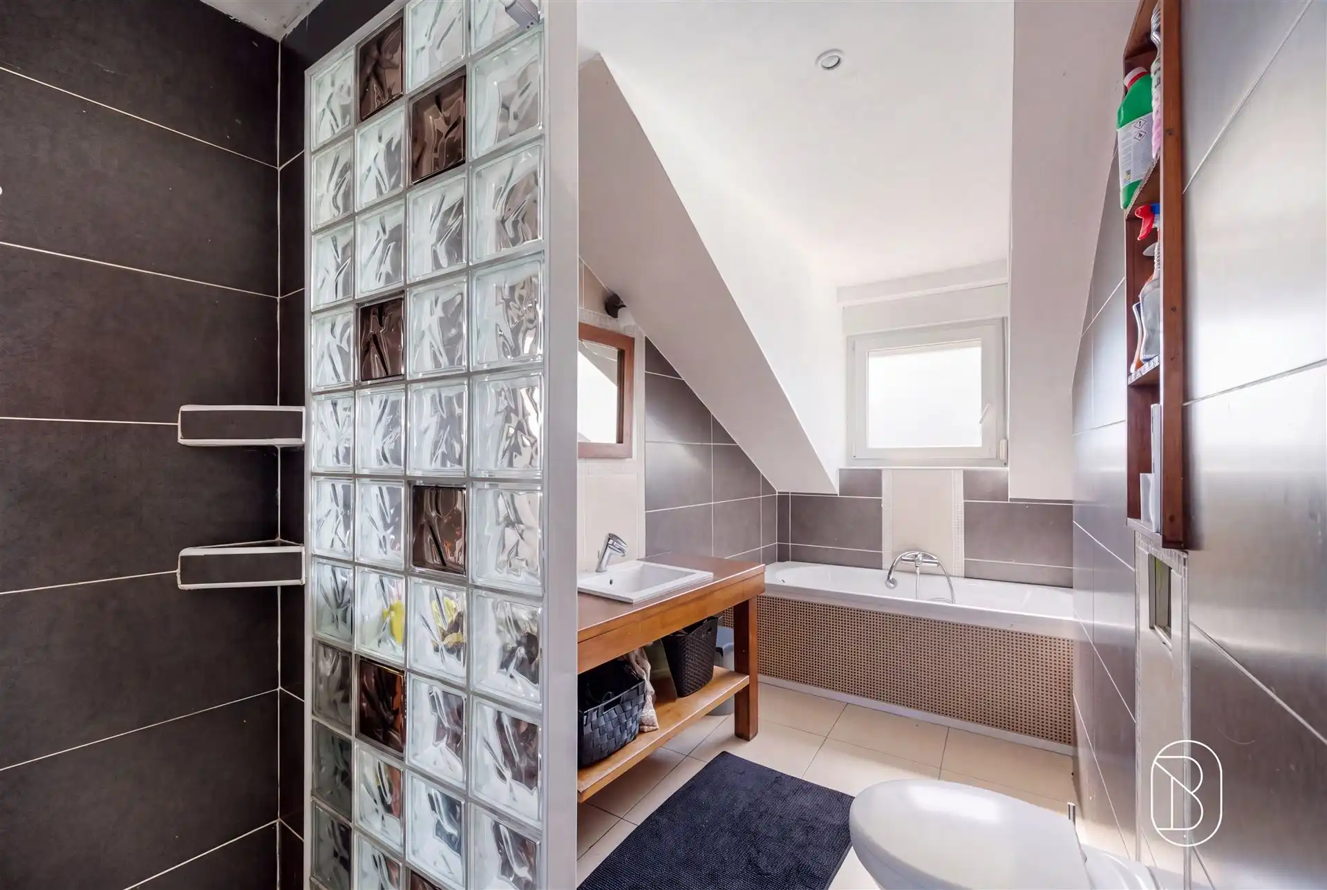 Instapklare woning met 4 slk en zonnige tuin in Moeskroen foto 17