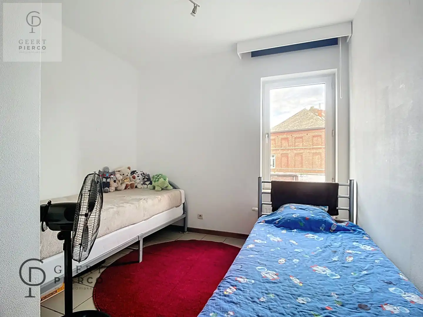 Aan Sint-Anneke 26 bus 102 te Sint-Truiden treffen we dit ruime appartement met drie slaapkamers en kelder. De centrale ligging (200m van Grote Markt) zorgt voor een optimaal bereik van winkels, station, scholen en eveneens de groene omgeving van de stadsvesten en het stadspark. foto 10