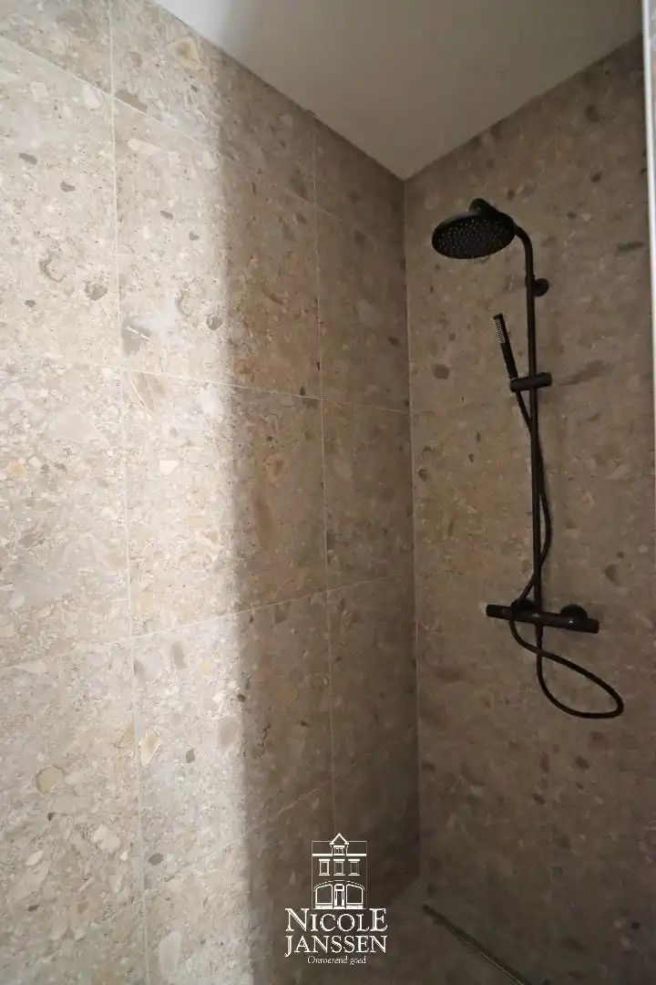 Gelijkvloers appartement met drie slaapkamers foto 7