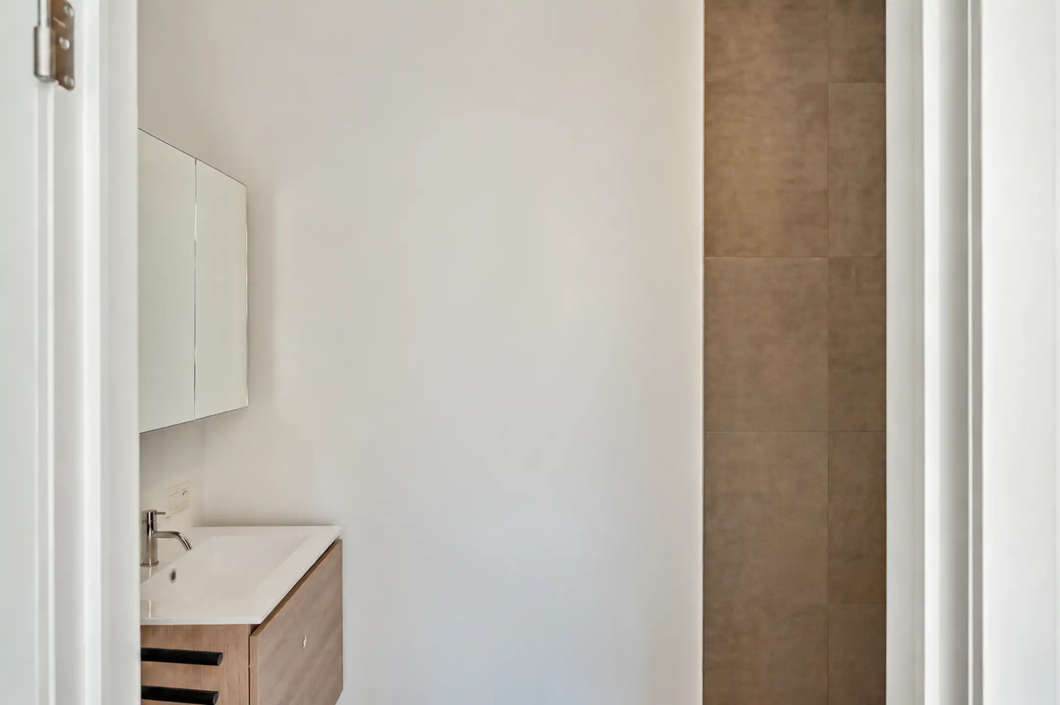 Instapklaar gelijkvloers appartement met tuin, in het centrum! foto 10