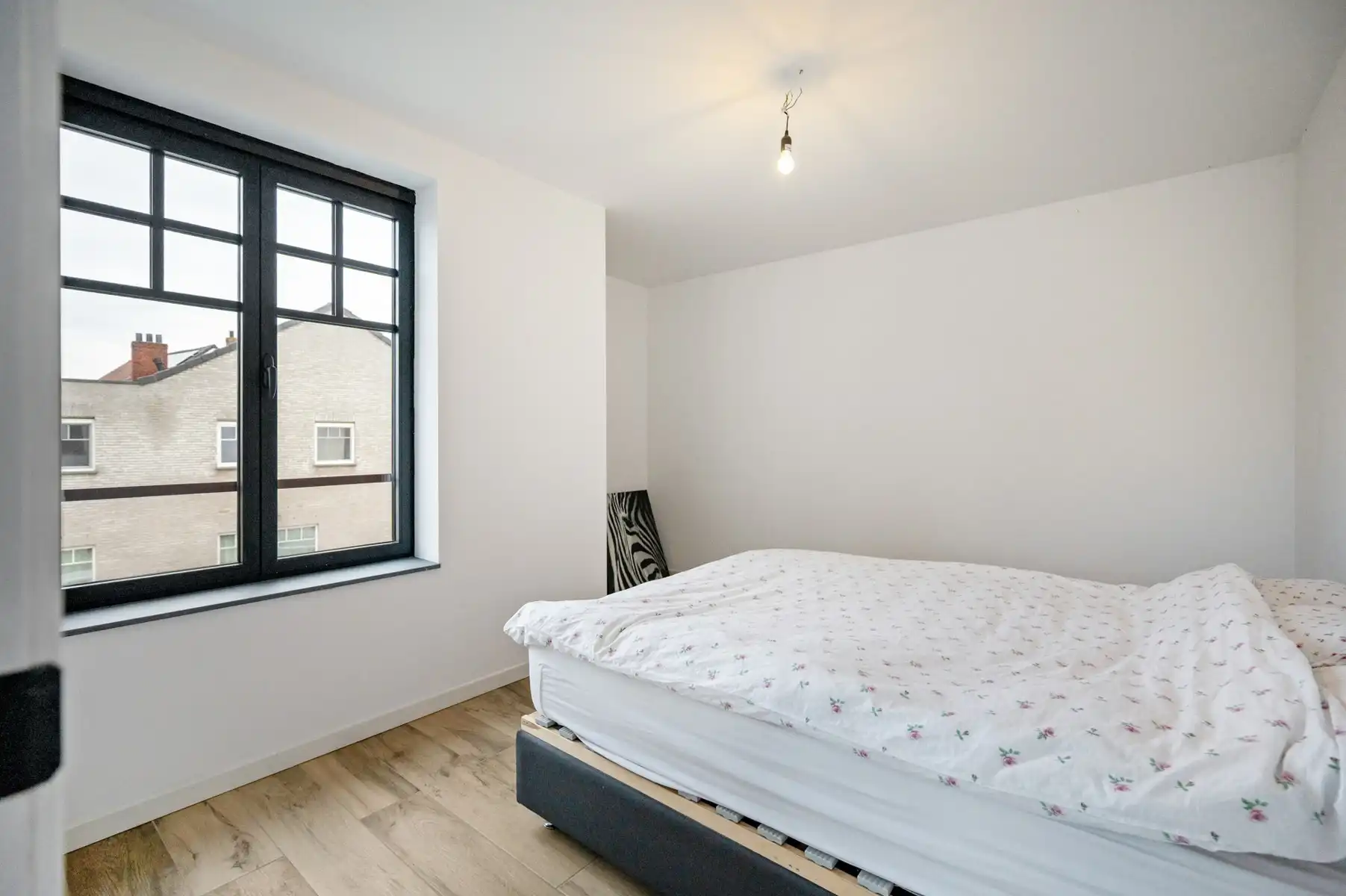 IN OPTIE !! Prachtig en recent appartement met terras en autostaanplaats in het hart van Pulle foto 8