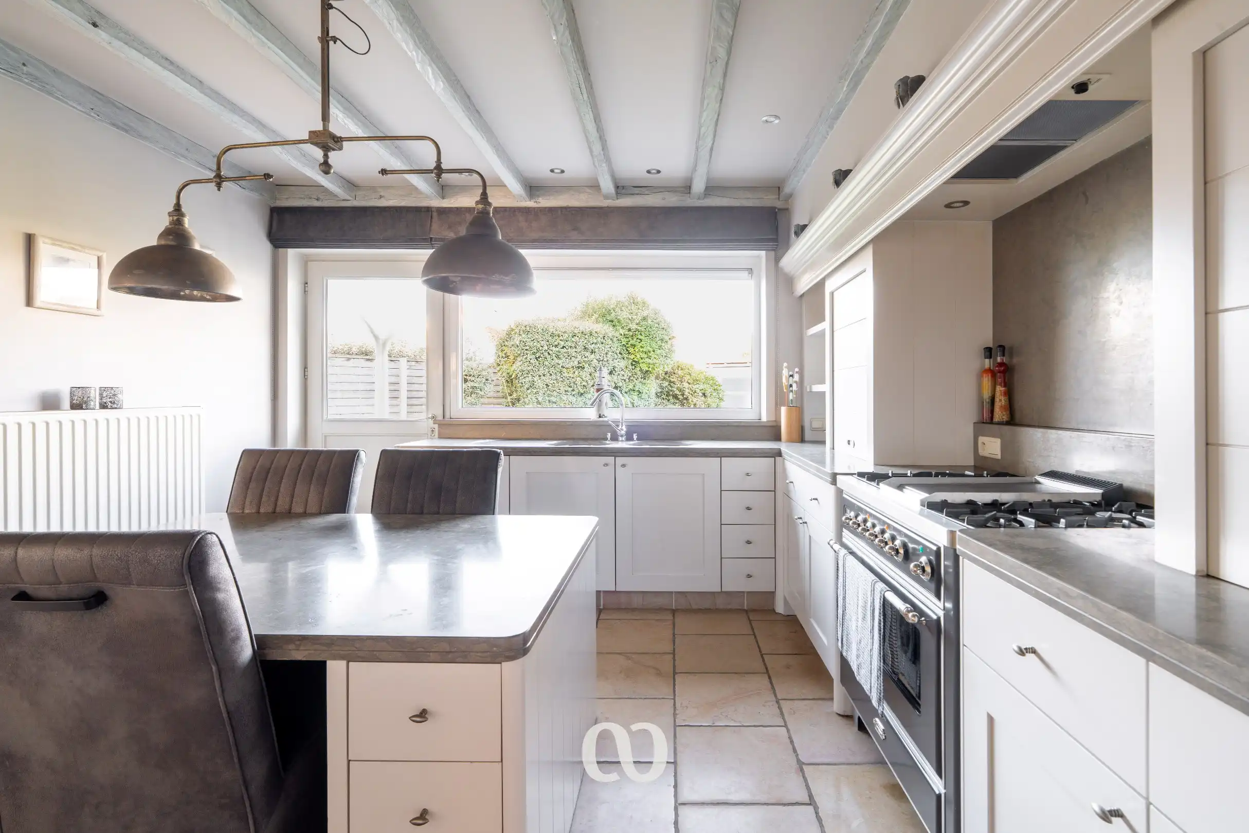 Instapklare gezinswoning met 4 slaapkamers en tuin foto 3